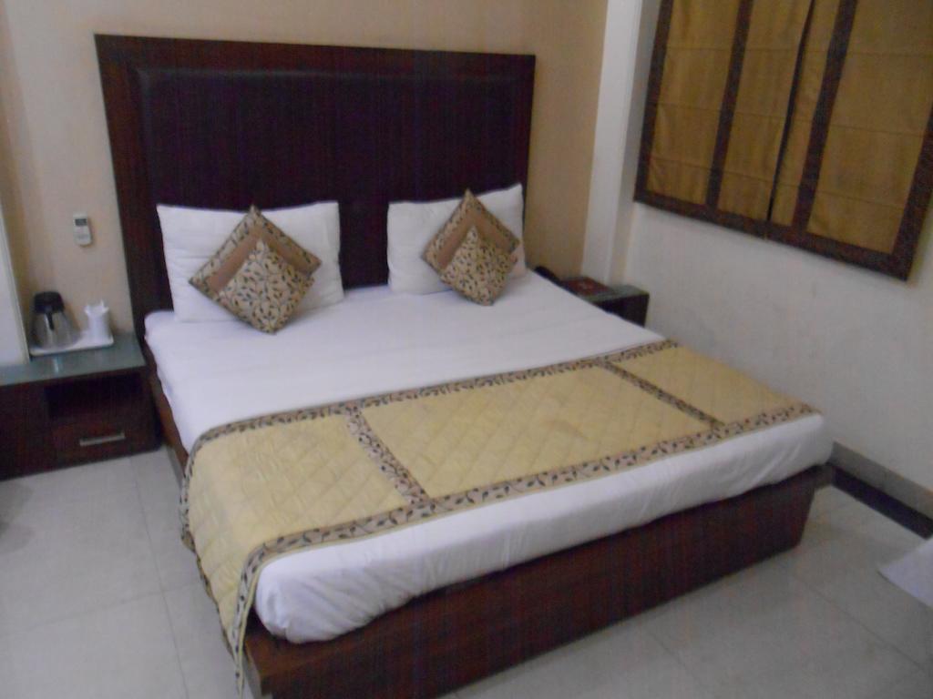 Fabexpress Llyod Residency Hotel 3*