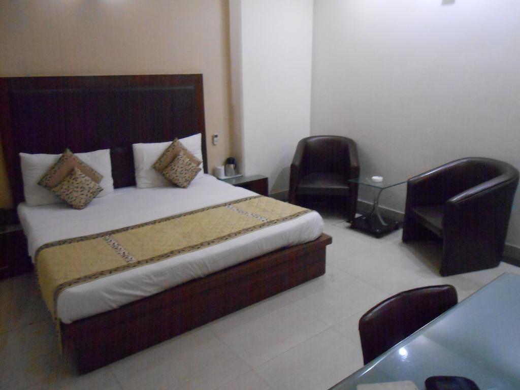 Fabexpress Llyod Residency Hotel New Delhi