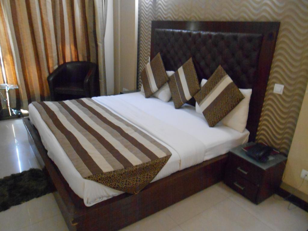 Fabexpress Llyod Residency Hotel
