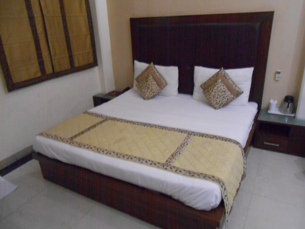 Hotel Fabexpress Llyod Residency New Delhi