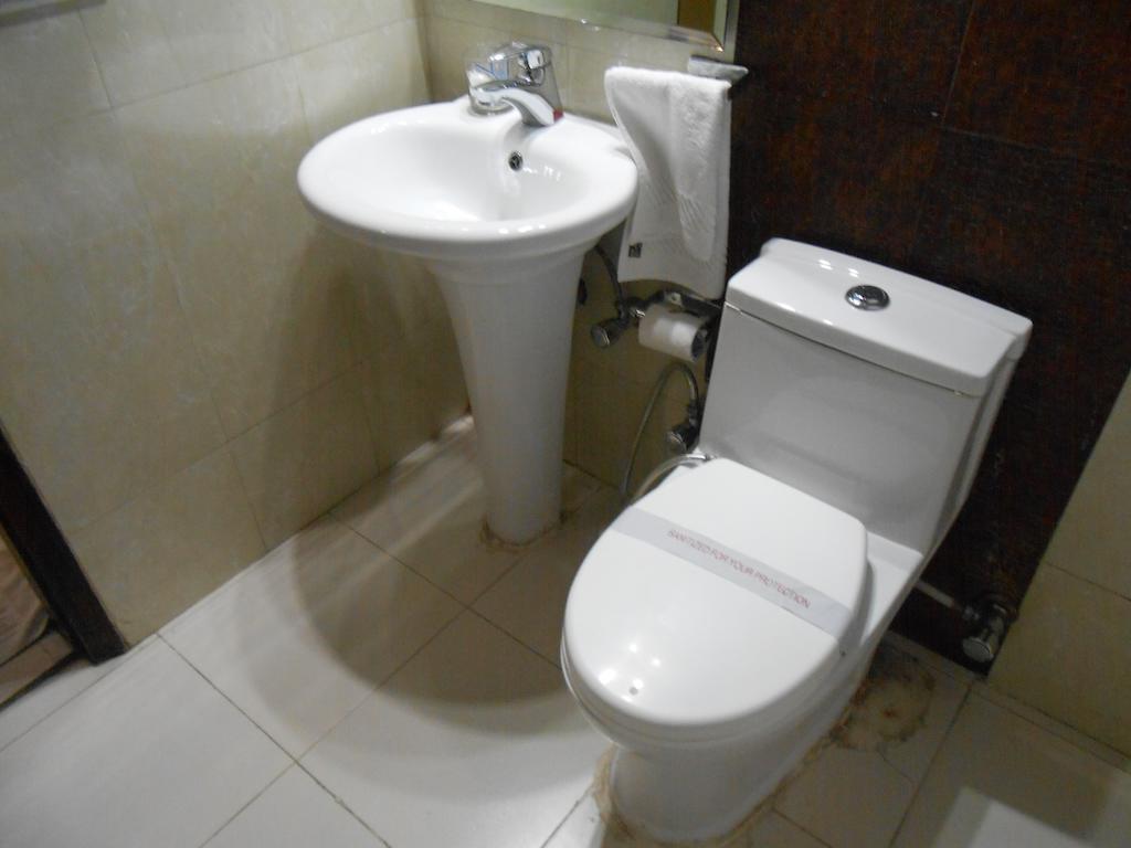 Fabexpress Llyod Residency Hotel New Delhi
