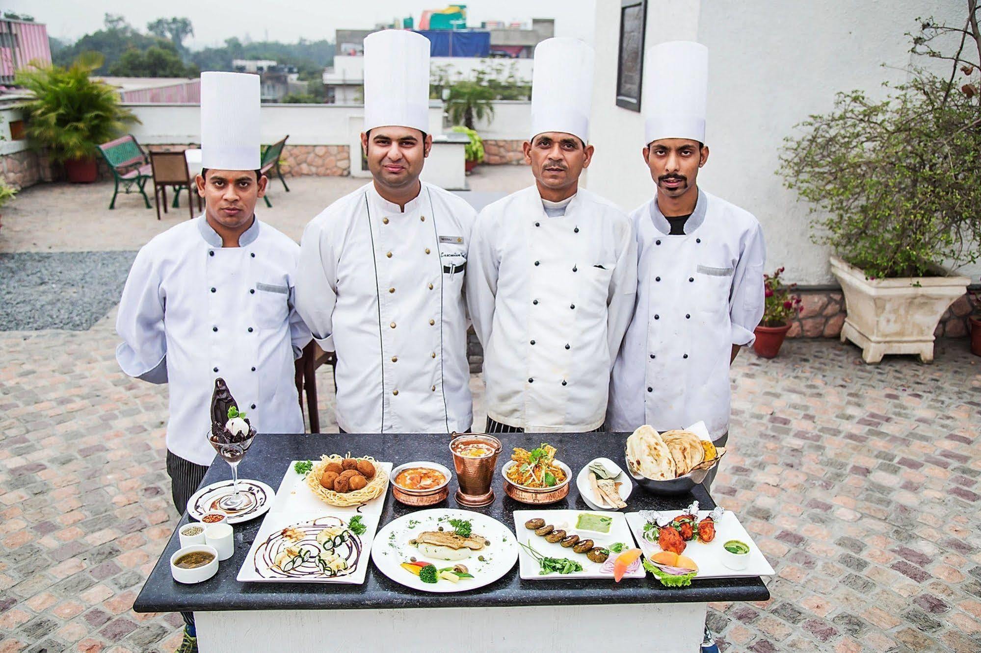 Mantra Amaltas 4* New Delhi