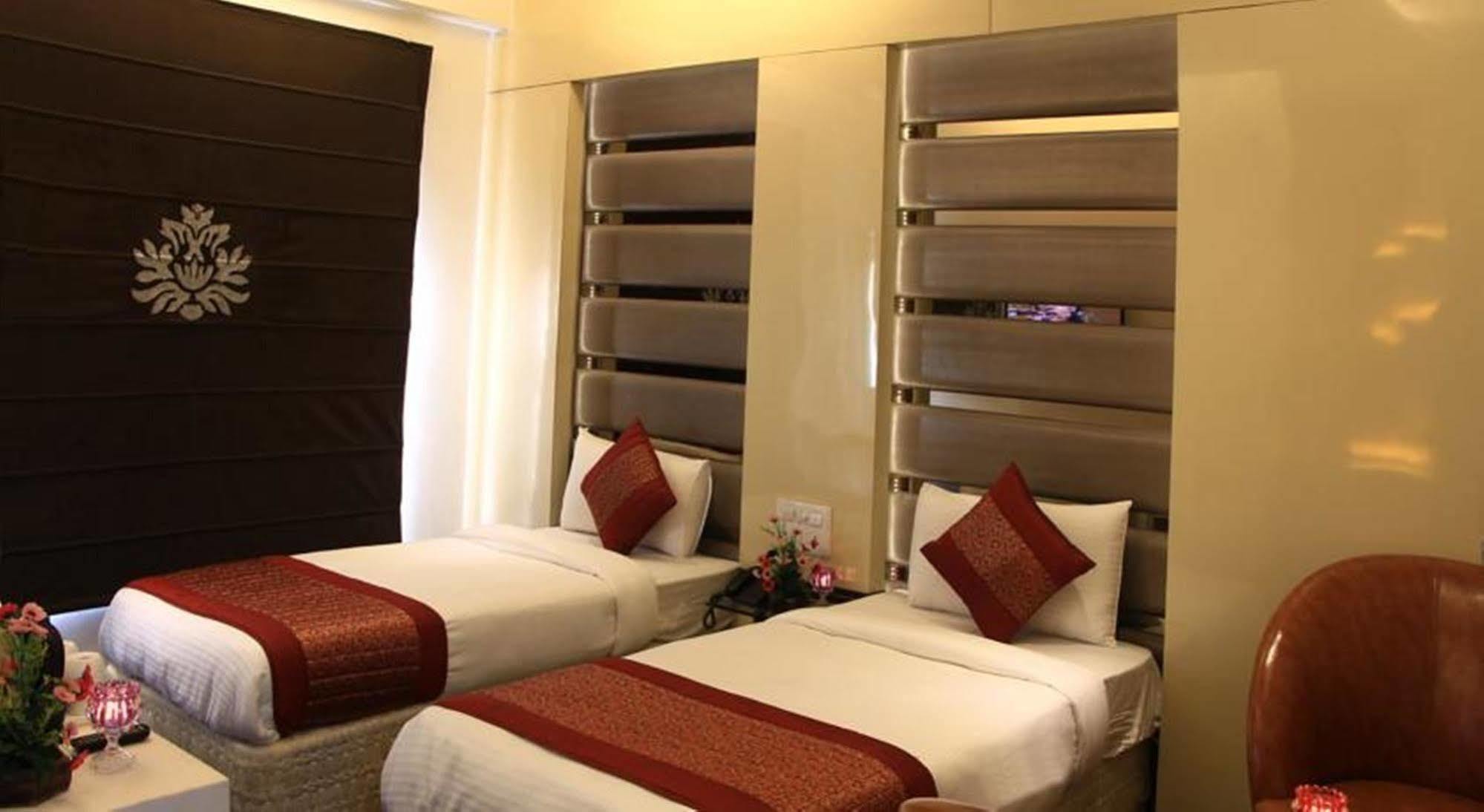 Gold Souk - Karol Bagh Hotel