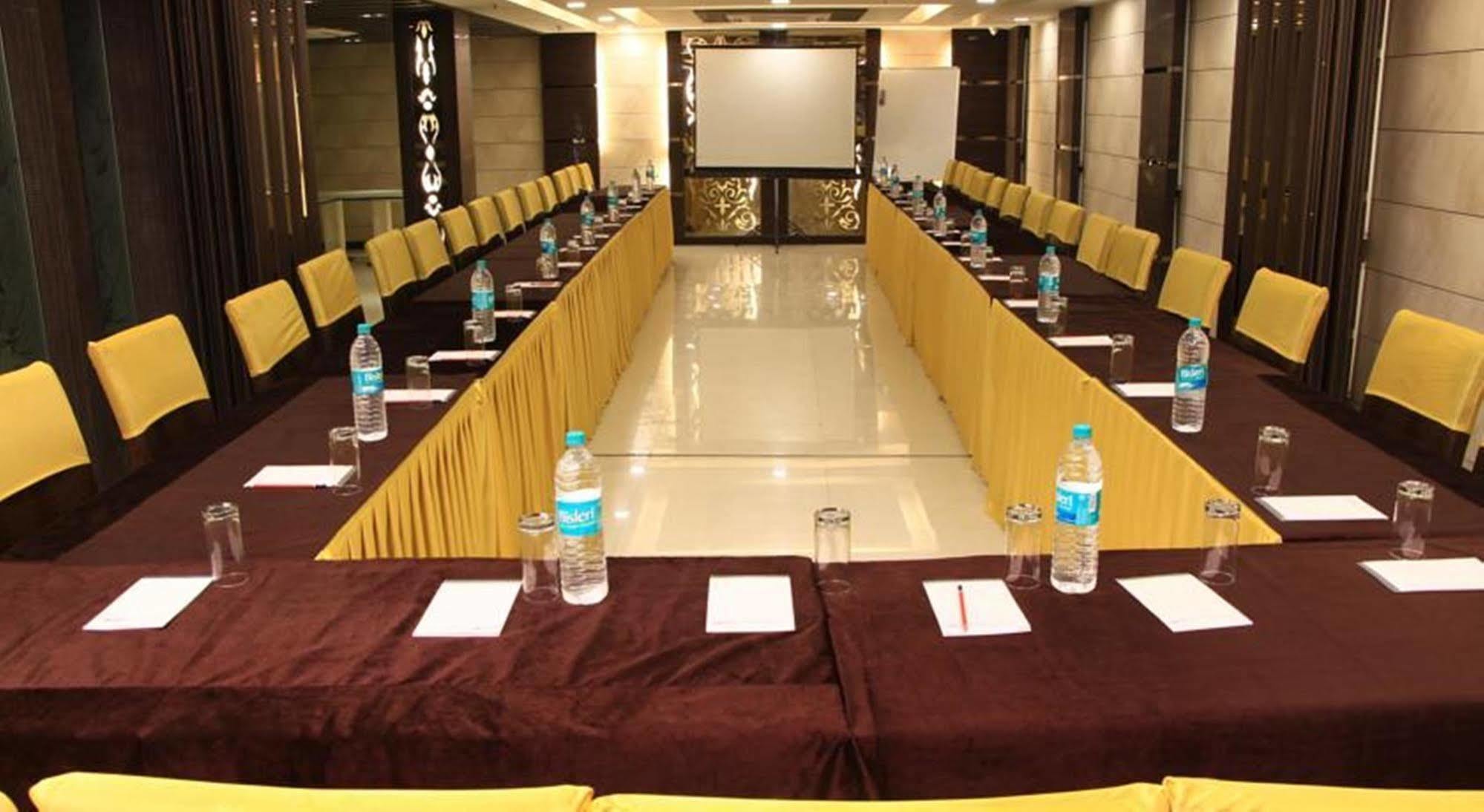 Gold Souk - Karol Bagh 4*
