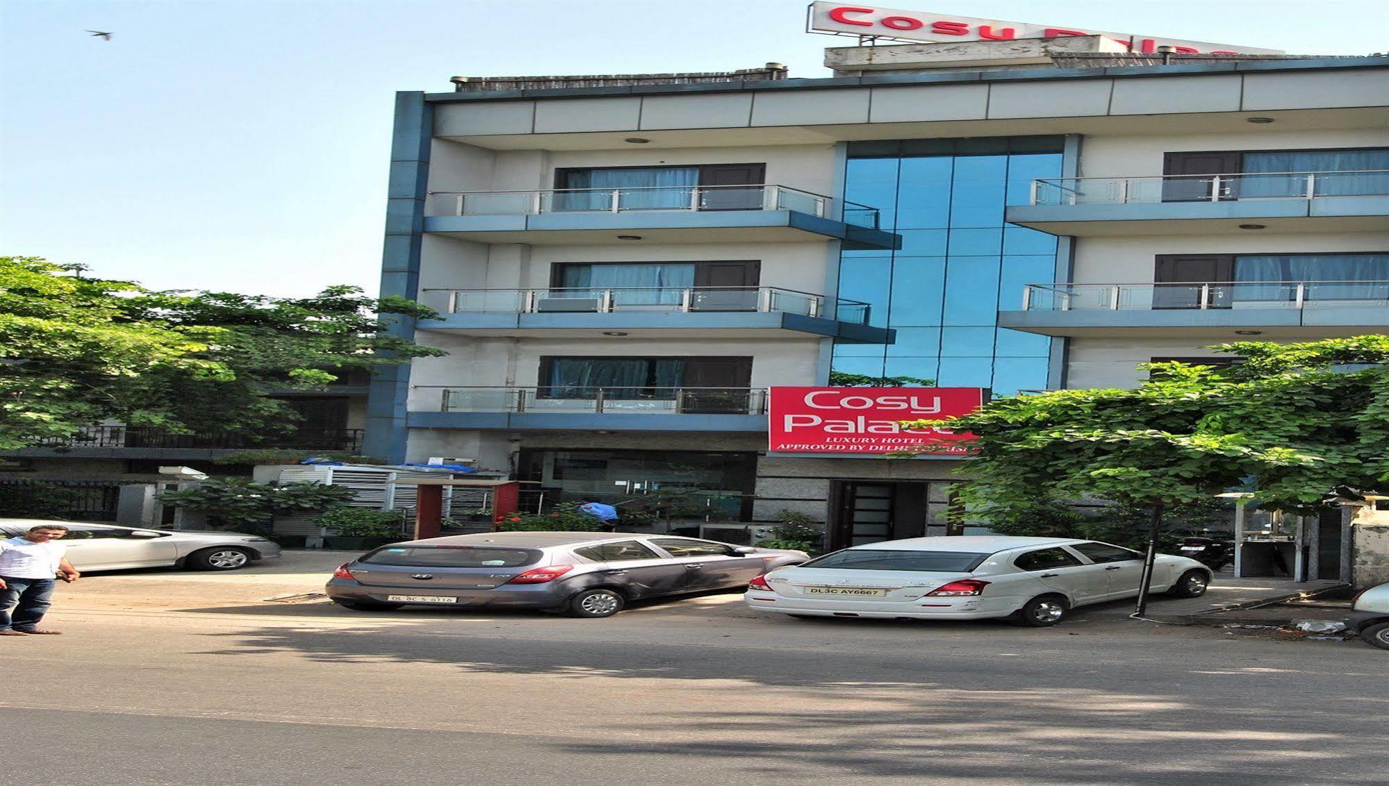 Fabhotel Cosy Palace Hotel
