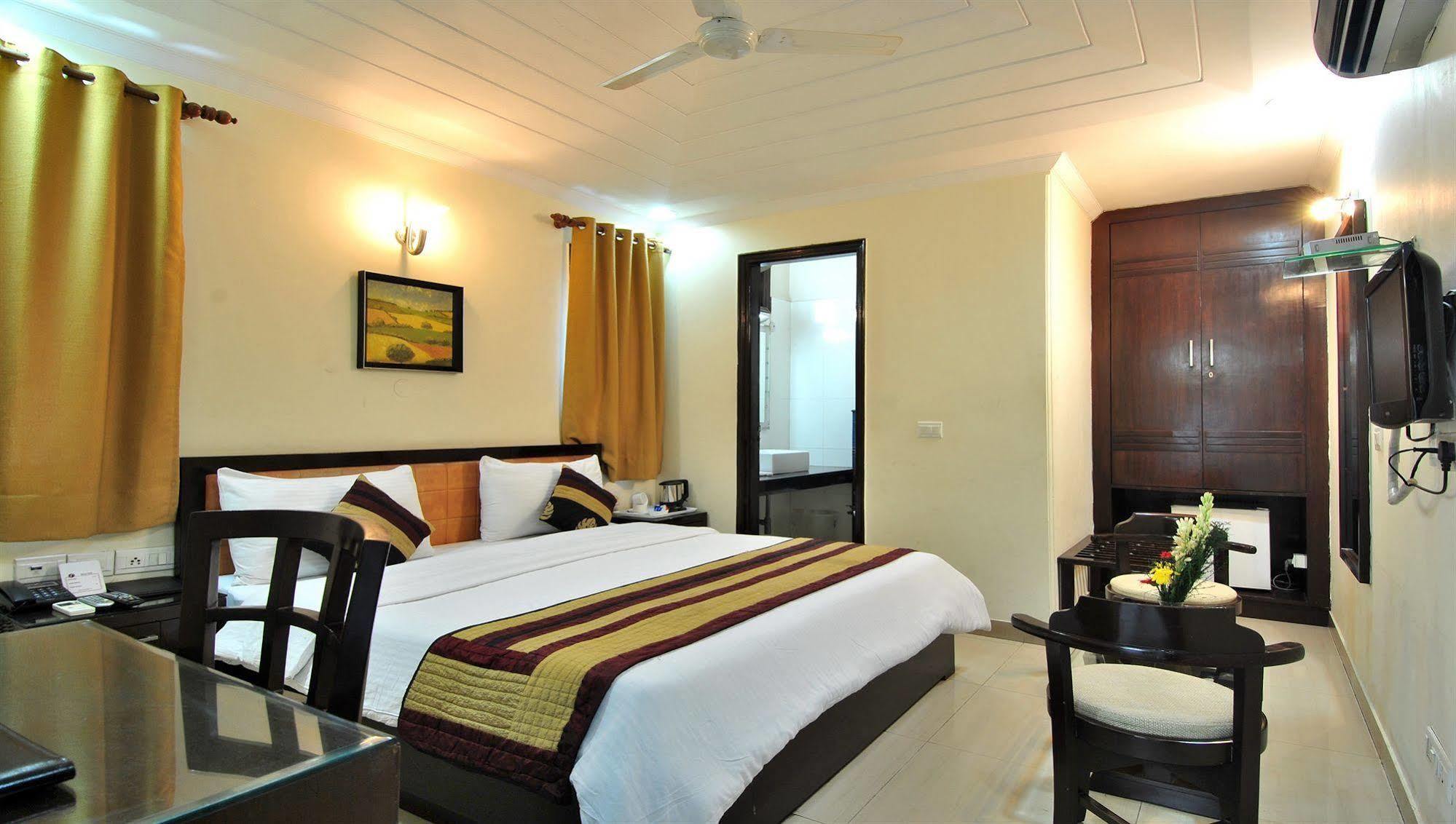 Hotel Fabhotel Cosy Palace 3*