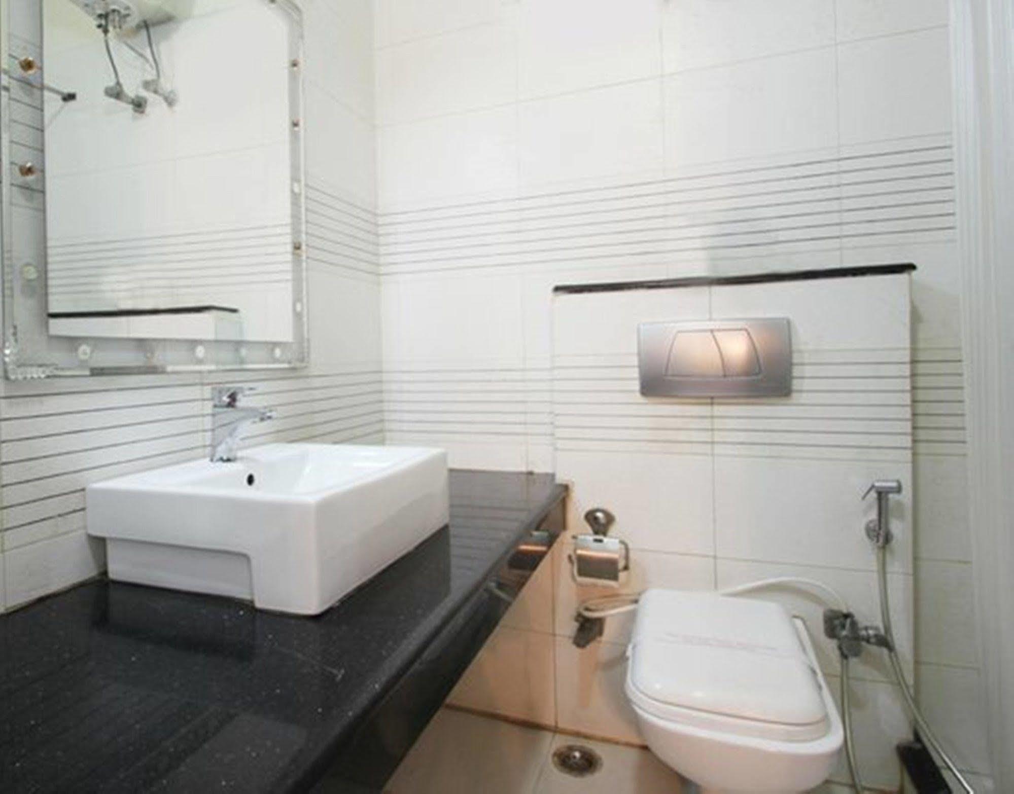 Fabhotel Cosy Palace