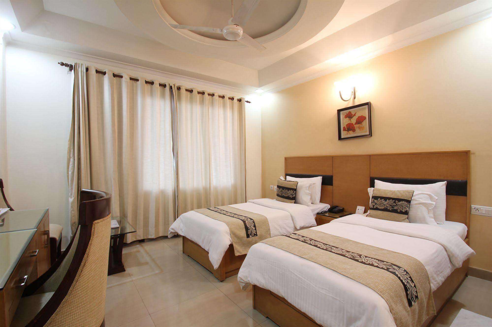 Fabhotel Cosy Palace 3*