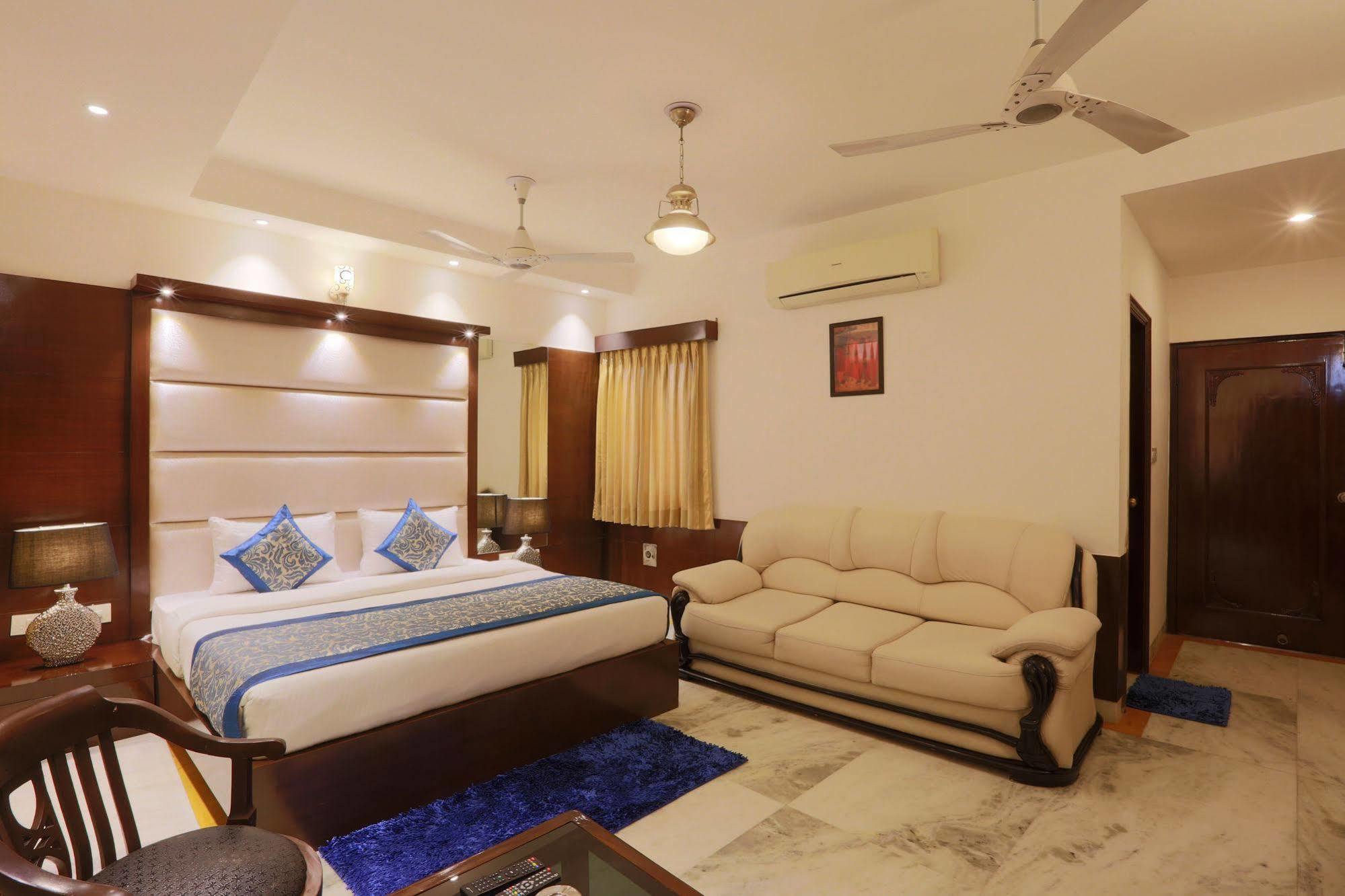 Hotel International - Near Delhi Airport 3*