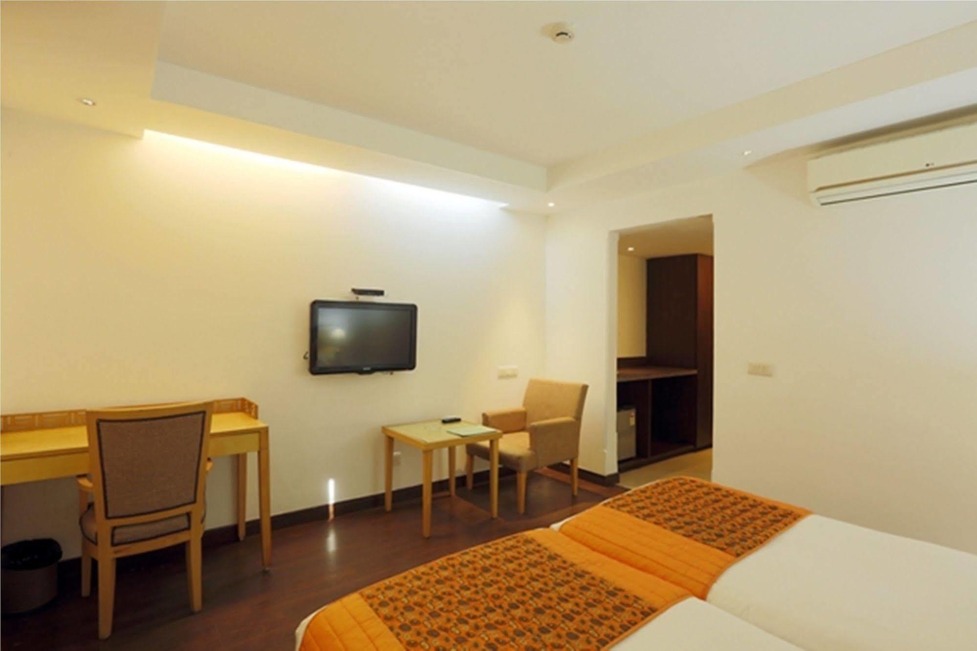 Hotel Grand Lotus Kapashera 3*
