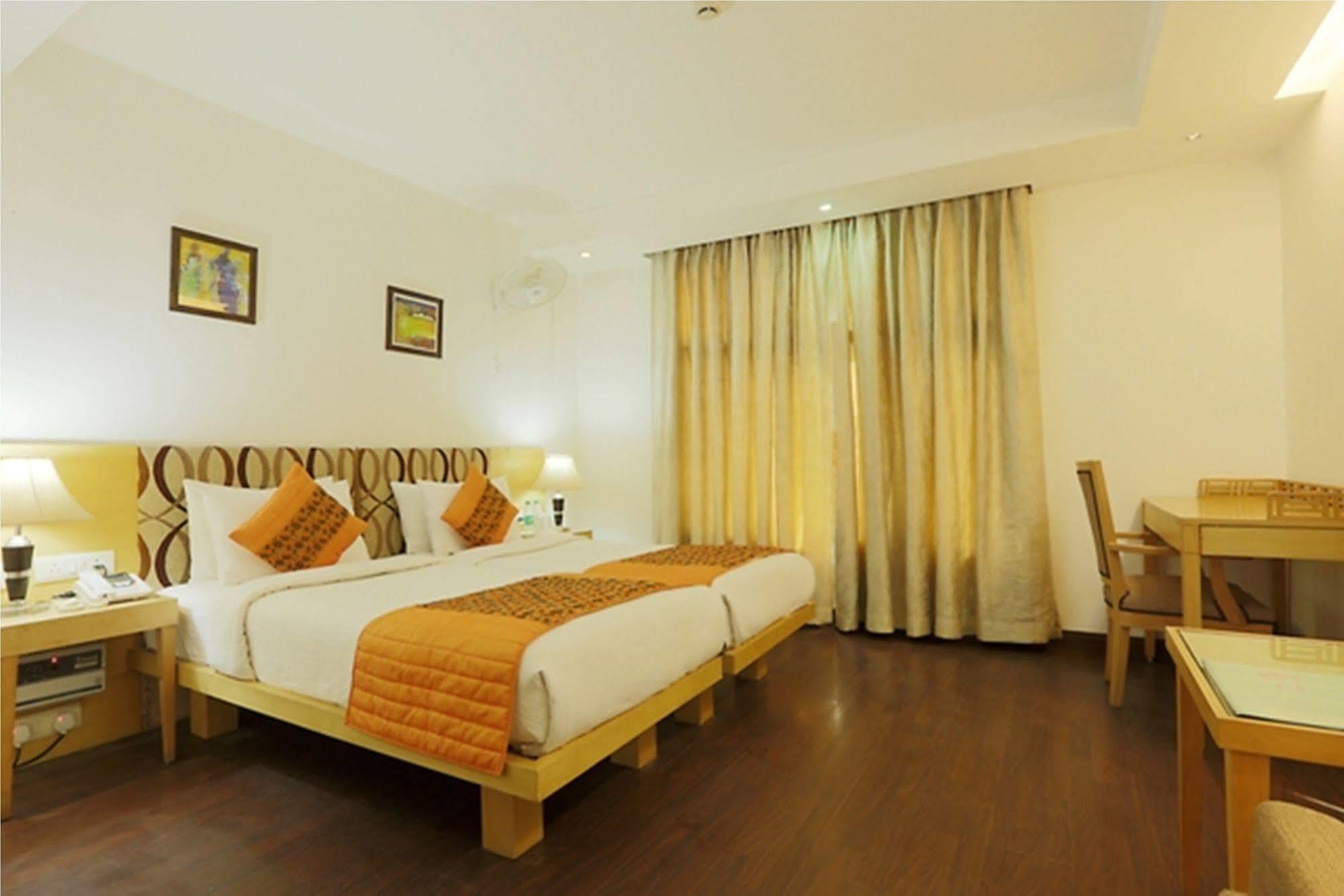 Grand Lotus Kapashera Hotel