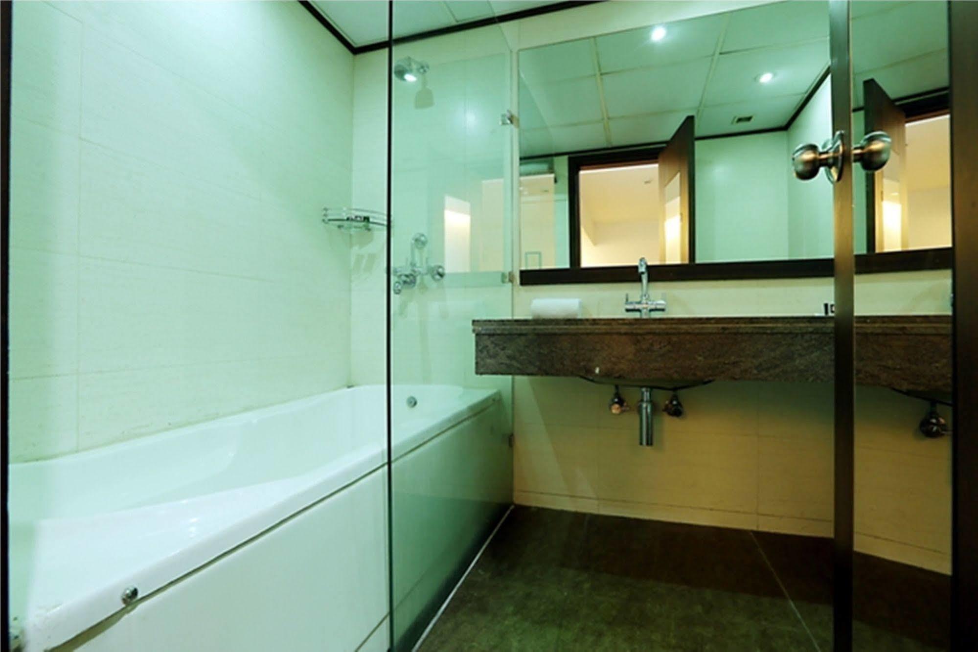 Grand Lotus Kapashera Hotel 3*