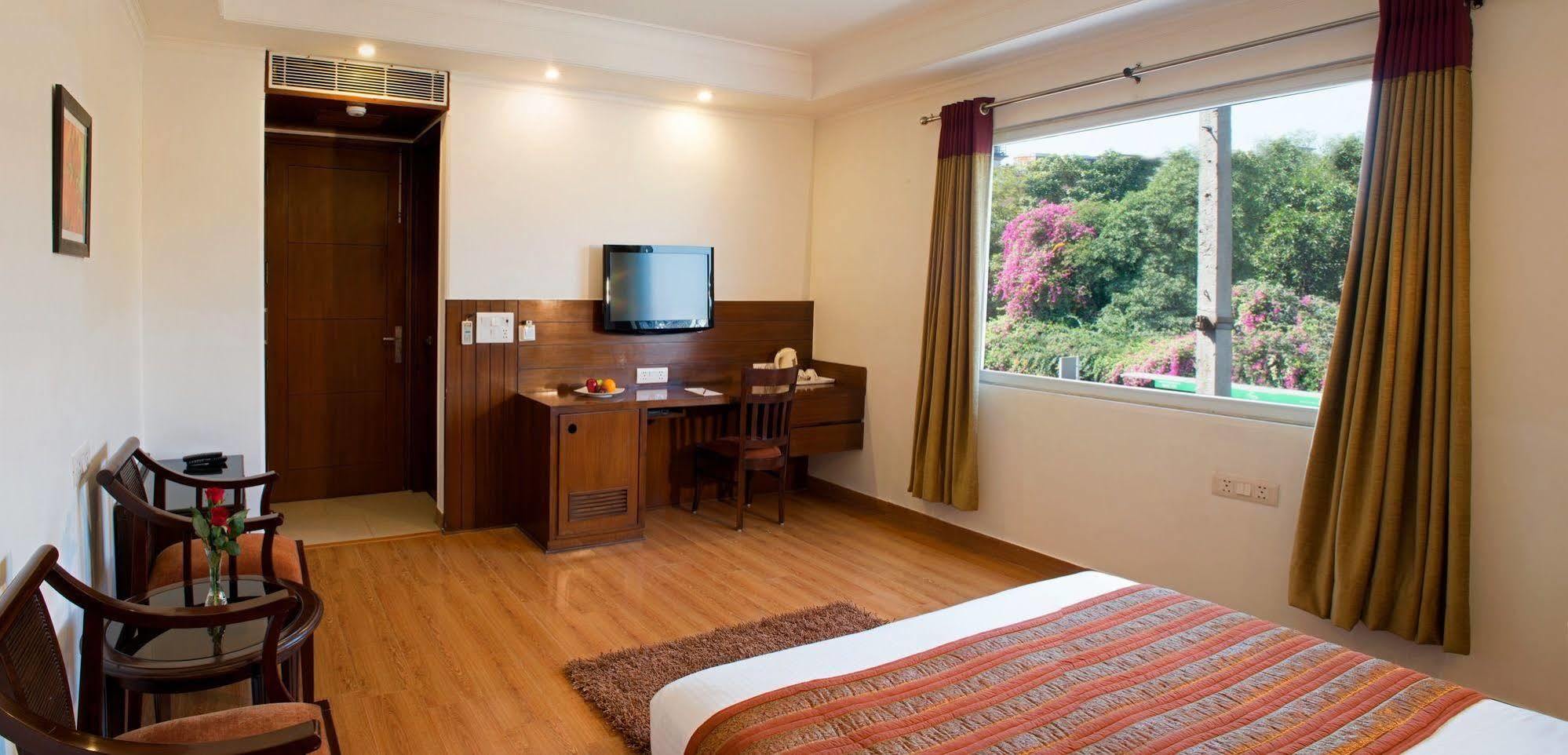 Anila Naraina Vihar 3*