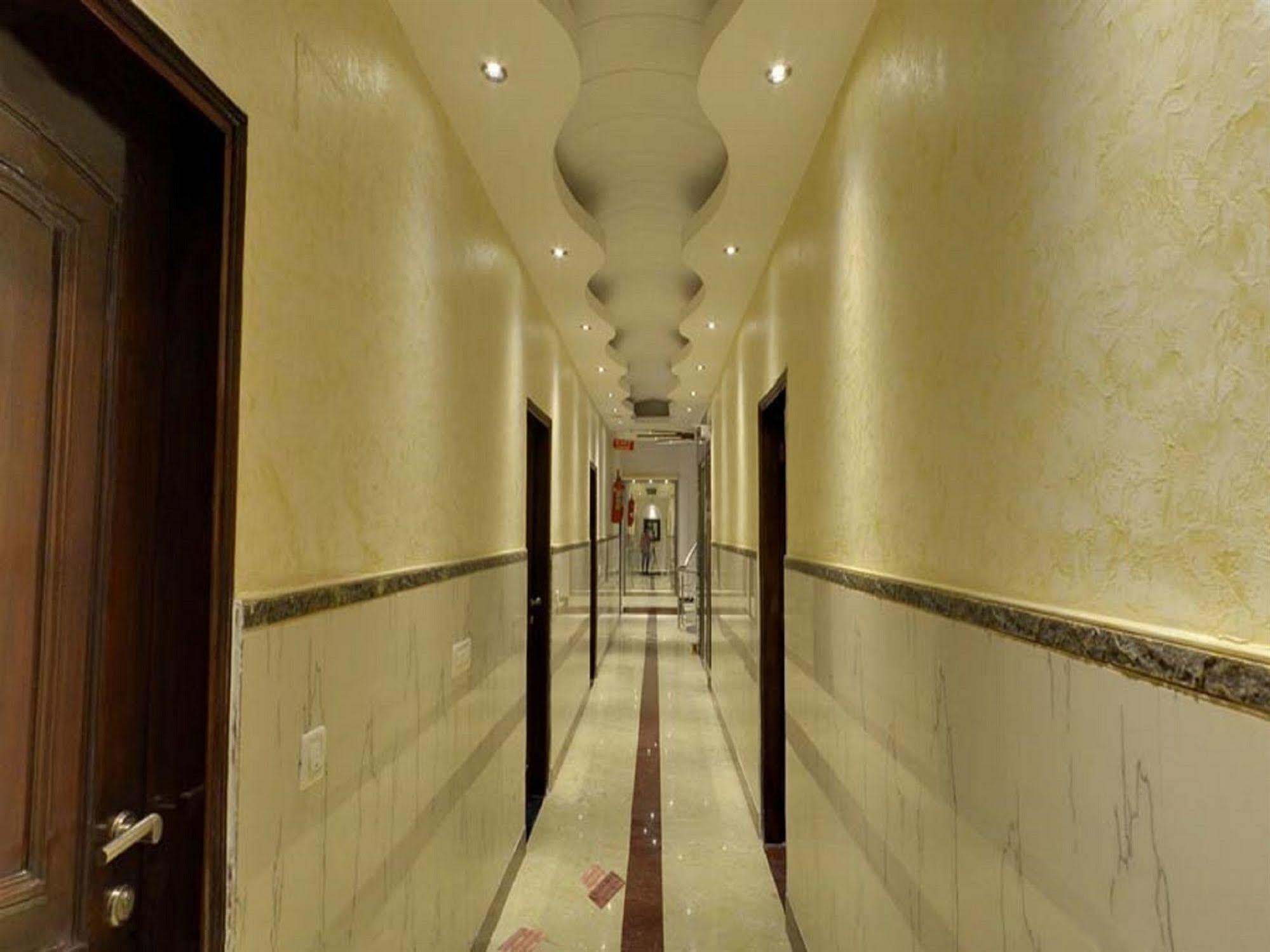 Hotel Emperor Palms