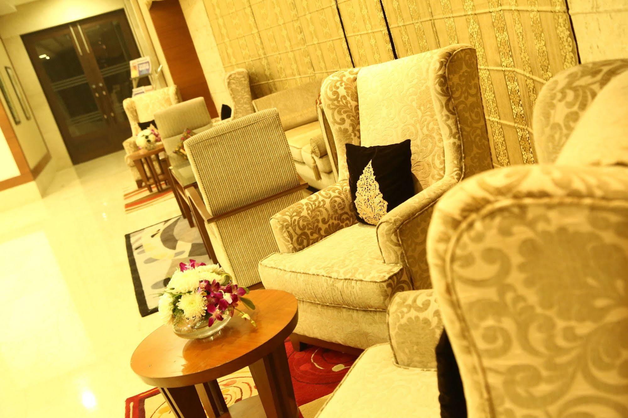 Hotel Grand Notting Hills And Nova Deli