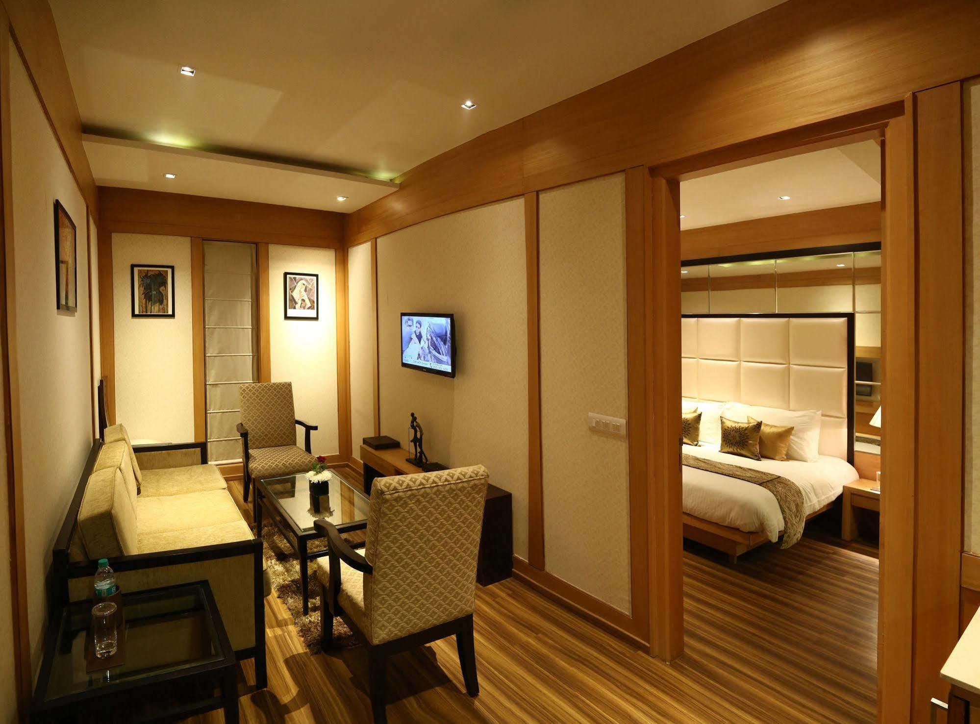 Hotel Grand Notting Hills And Nova Deli