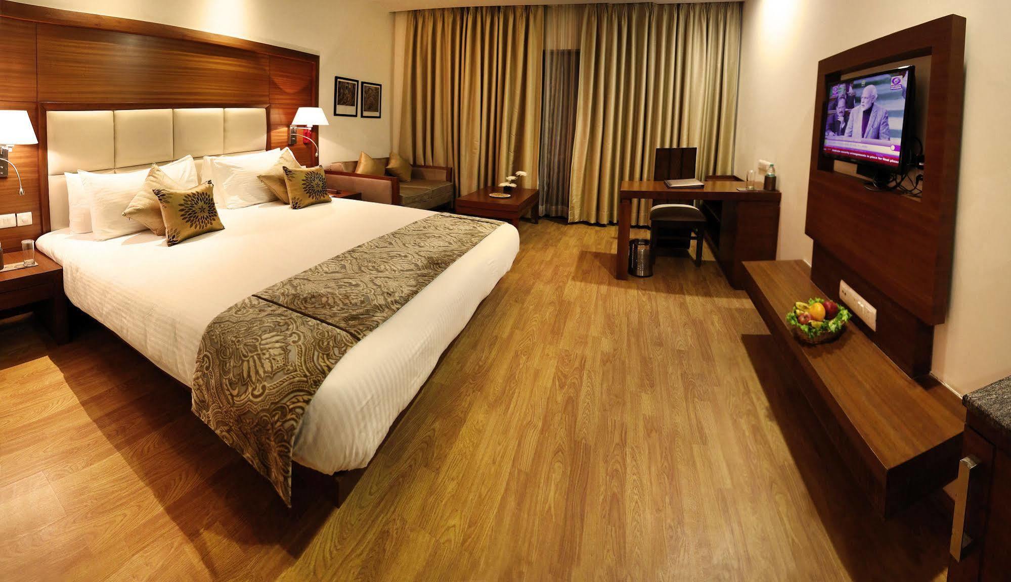 Grand Notting Hills And Hotel