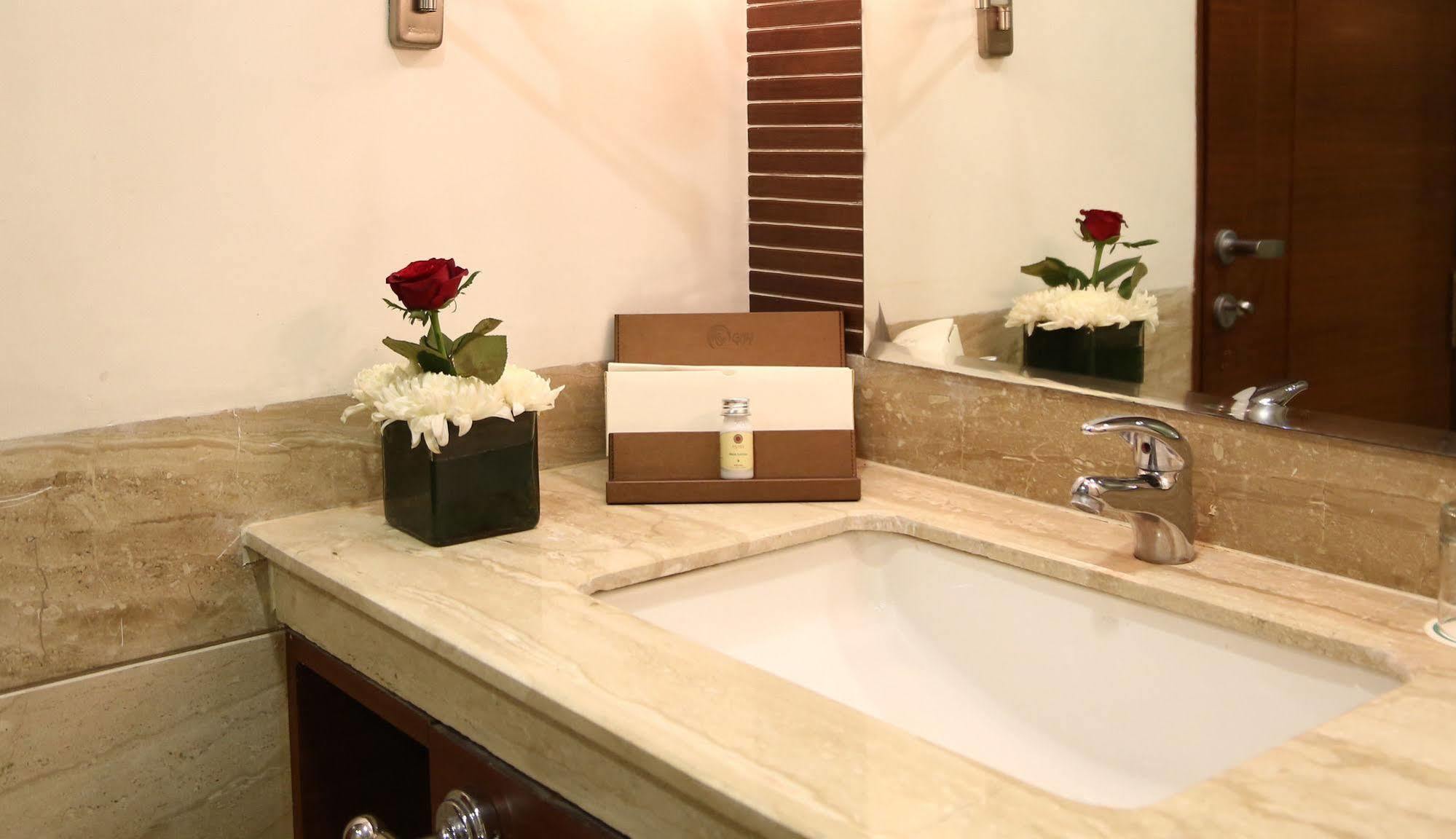 Grand Notting Hills And Hotel New Delhi