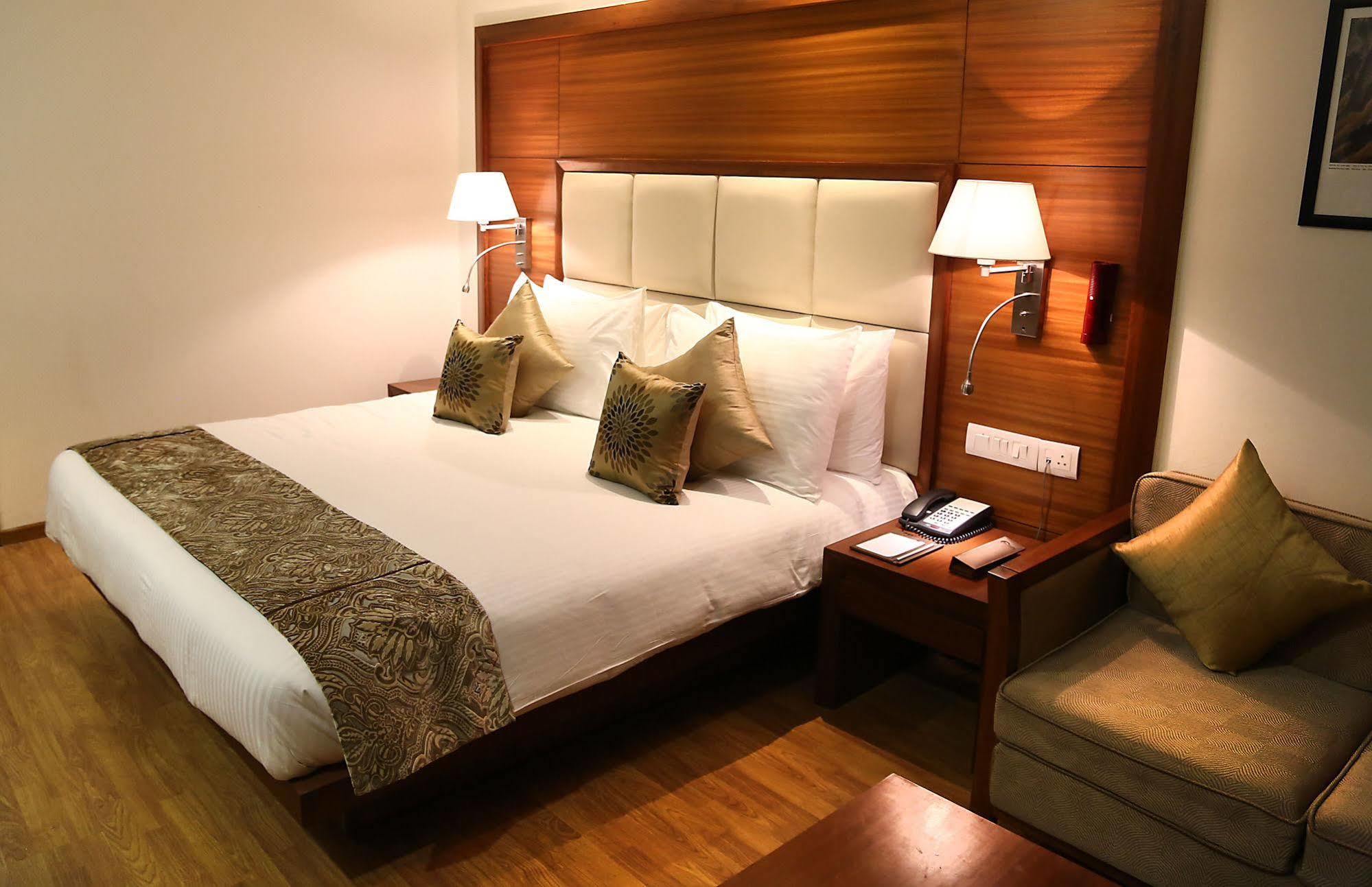 Grand Notting Hills And Hotel 4*