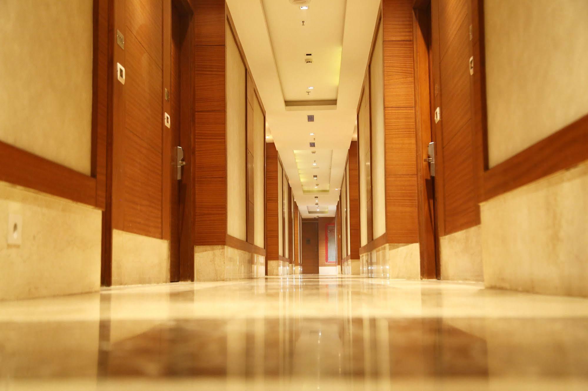 Grand Notting Hills And Hotel 4*