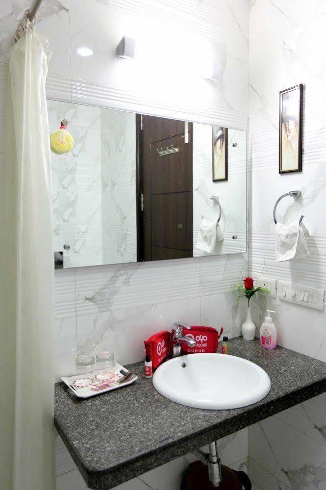 Oyo Janakpuri