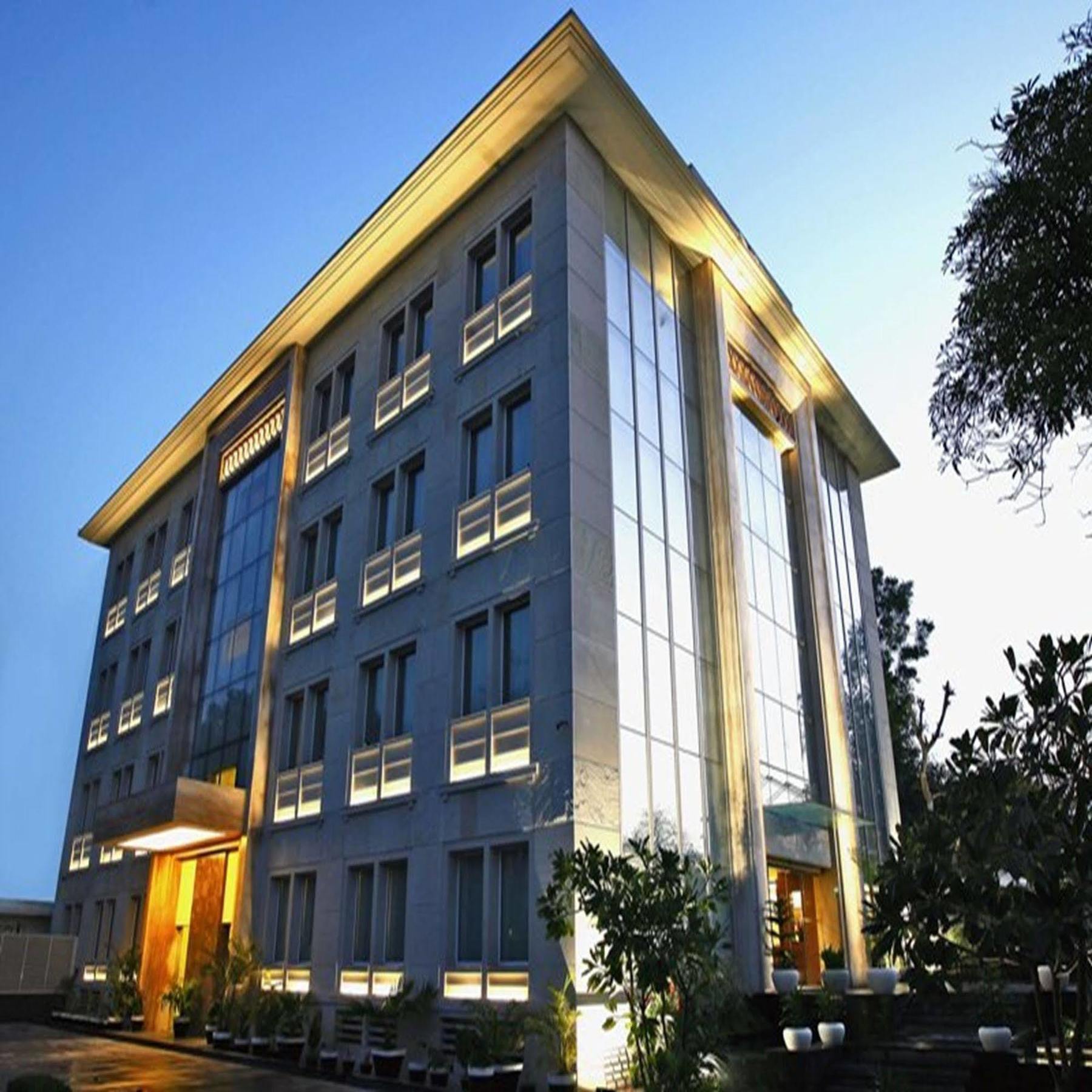 Hotel Muse Sarovar Portico Nehru Place 4*