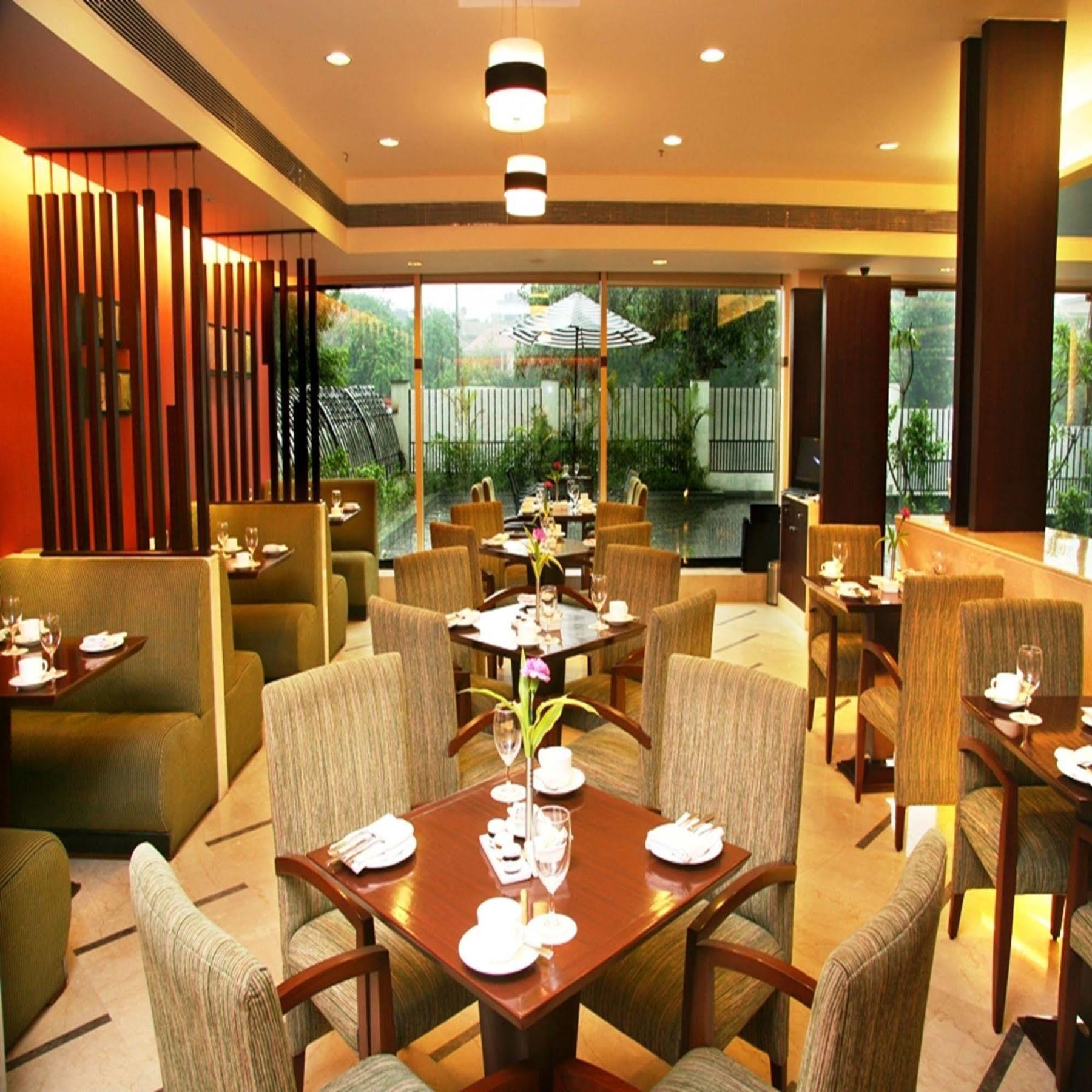 Muse Sarovar Portico Nehru Place Hotel 4*