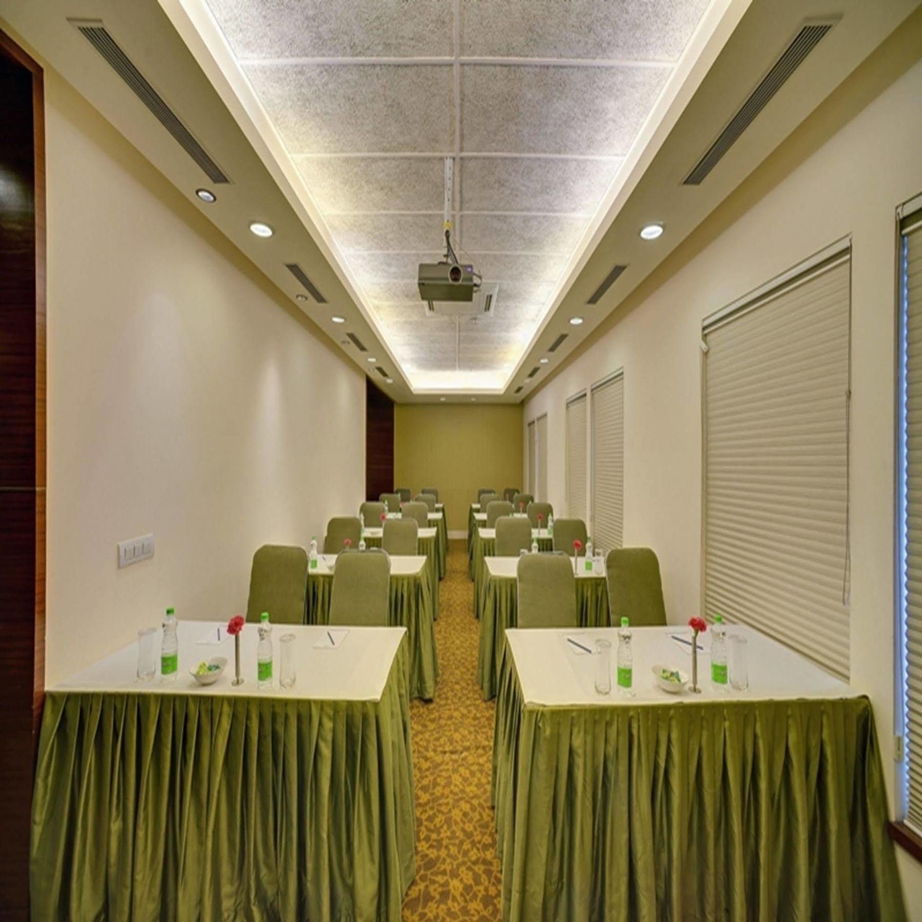 Muse Sarovar Portico Nehru Place 4* New Delhi
