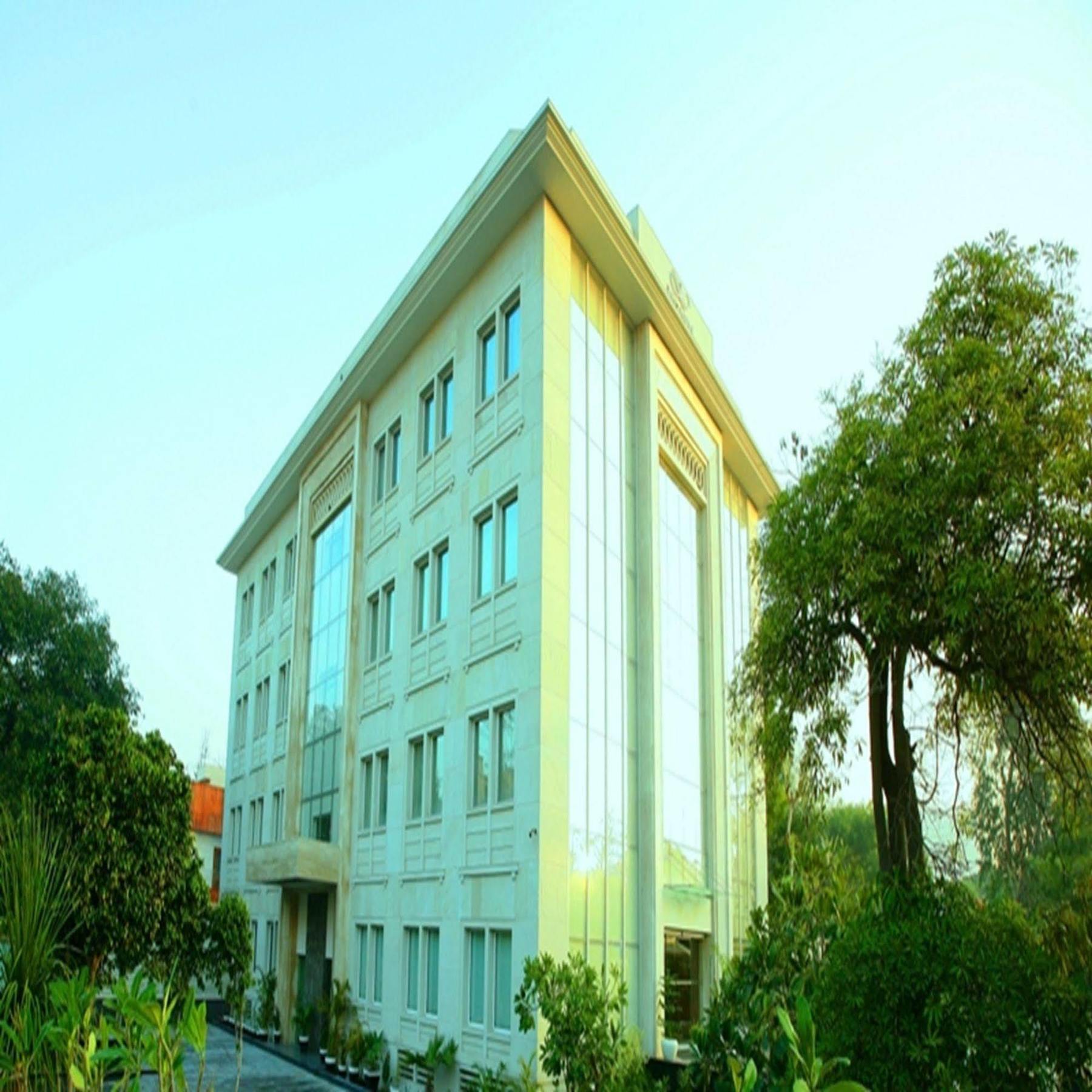 Muse Sarovar Portico Nehru Place Hotel