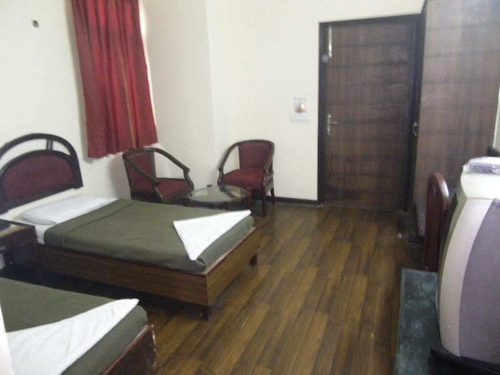 Metro Continental Hotel 2*