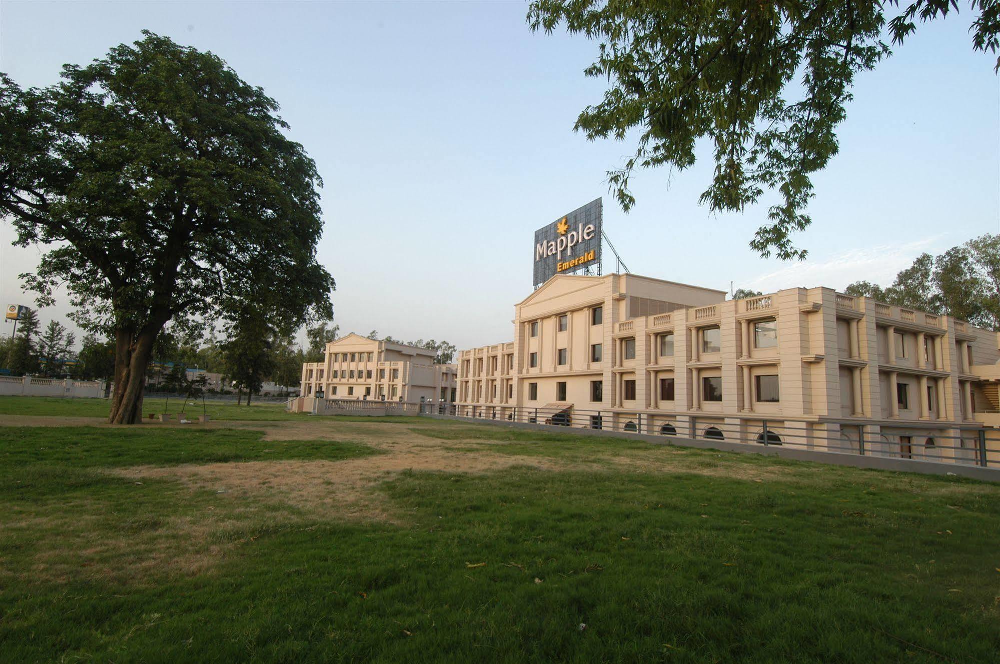 Hotel Mapple Emerald 4*
