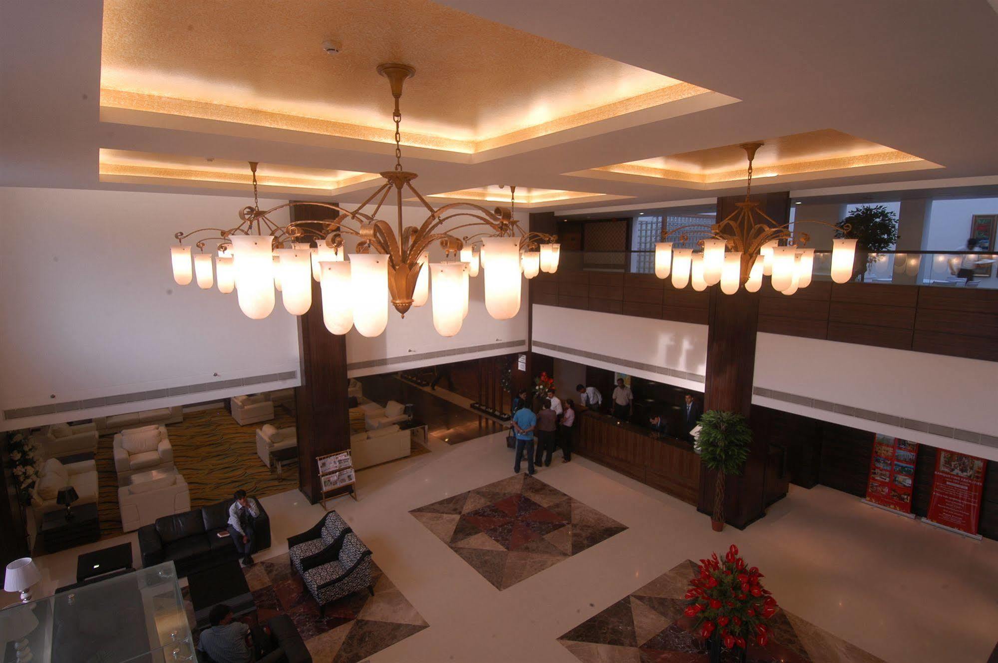 Mapple Emerald Hotel