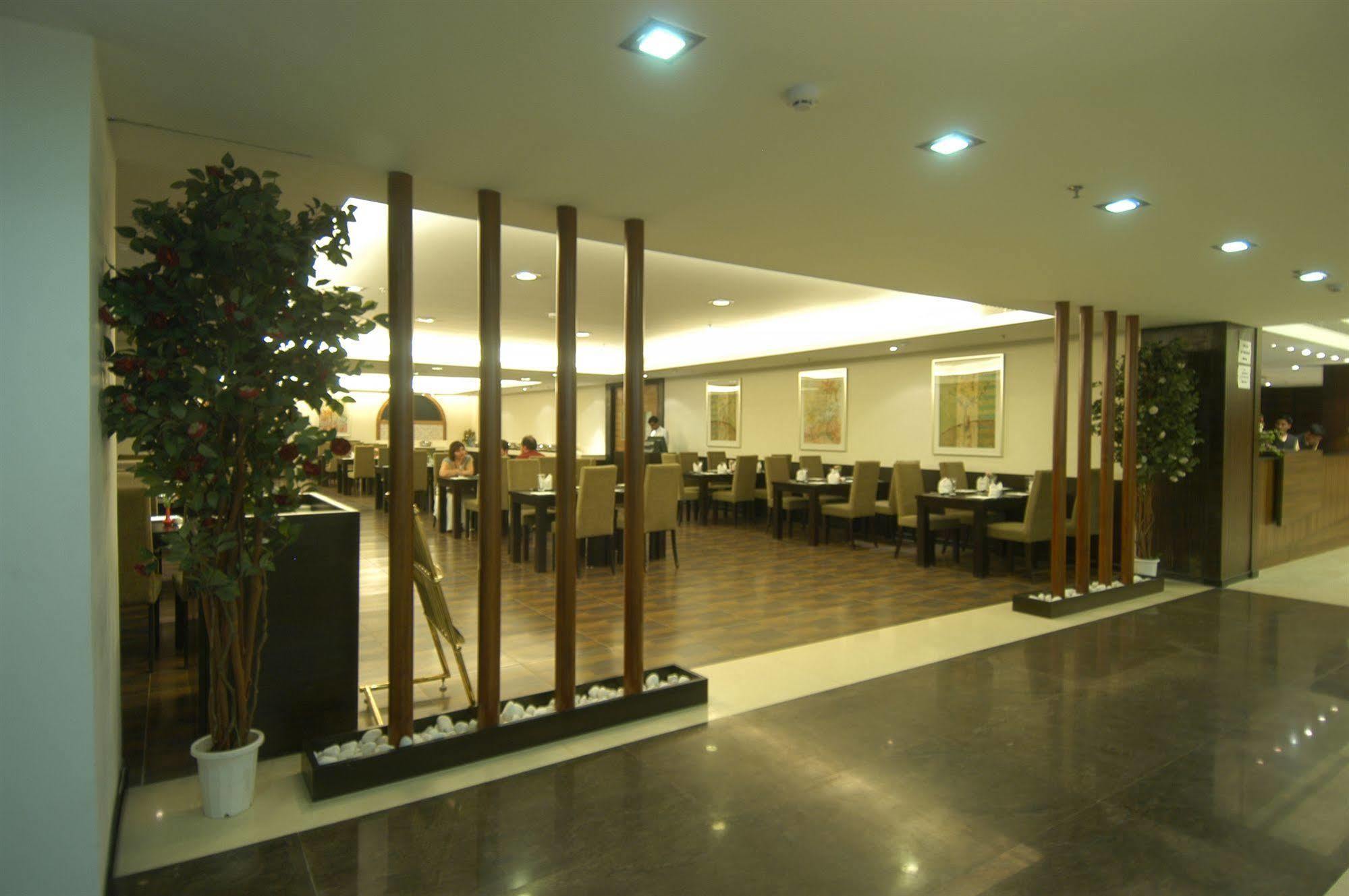 Mapple Emerald Hotel