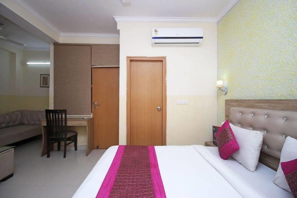 Hotel Aeroporto Nearest Landmark Aerocity Delhi 3*