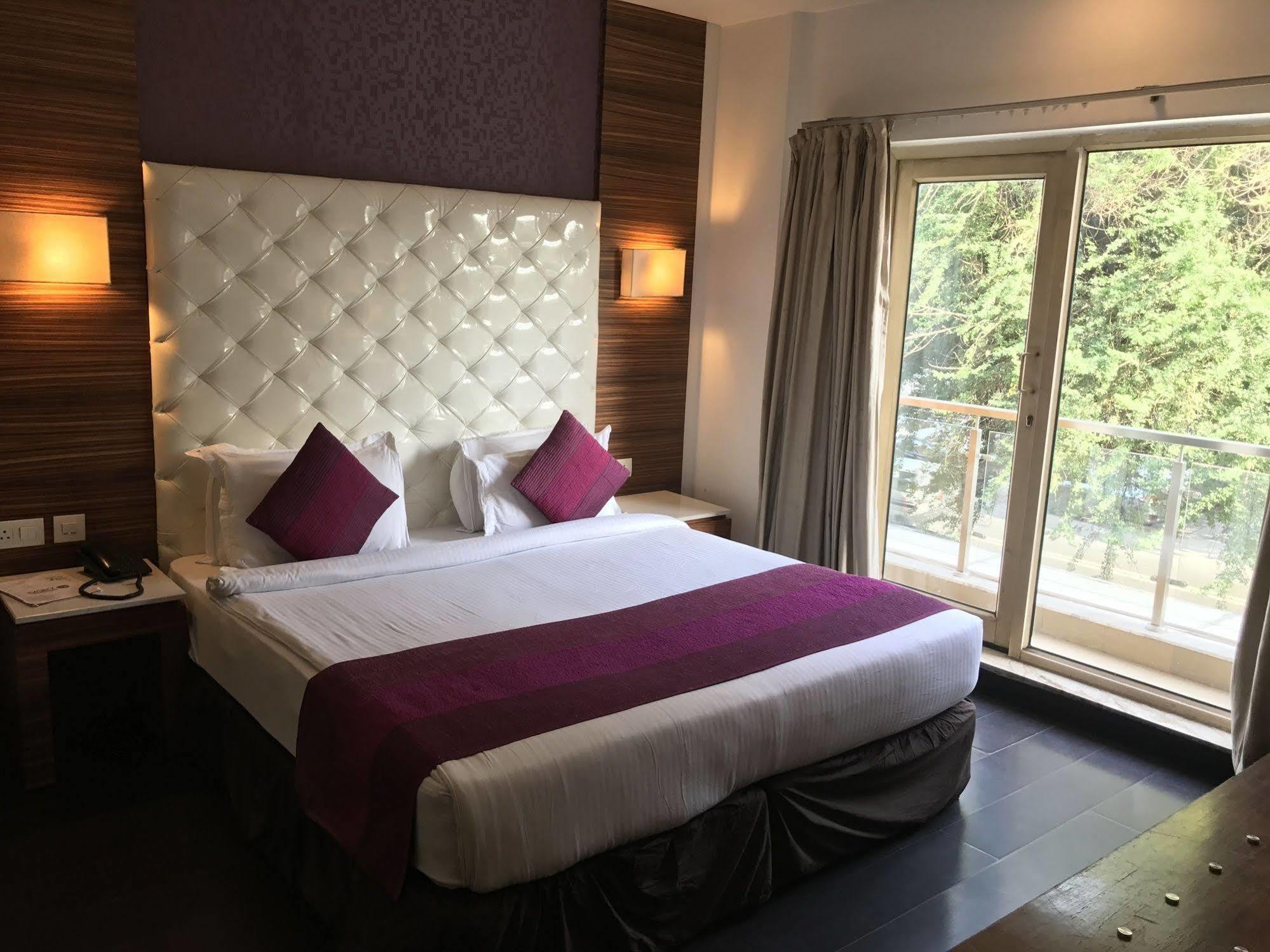 Ivory 32 Hotel New Delhi