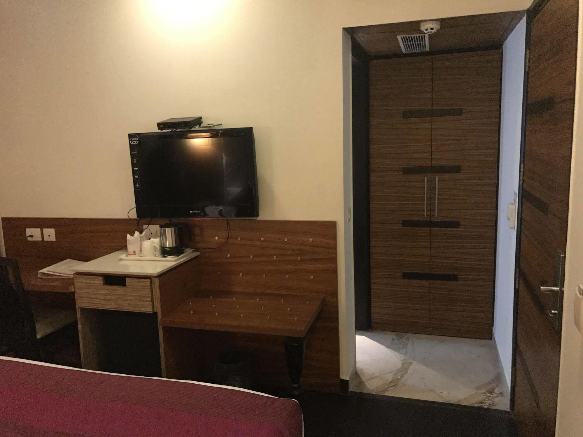 Hotel Ivory 32 New Delhi