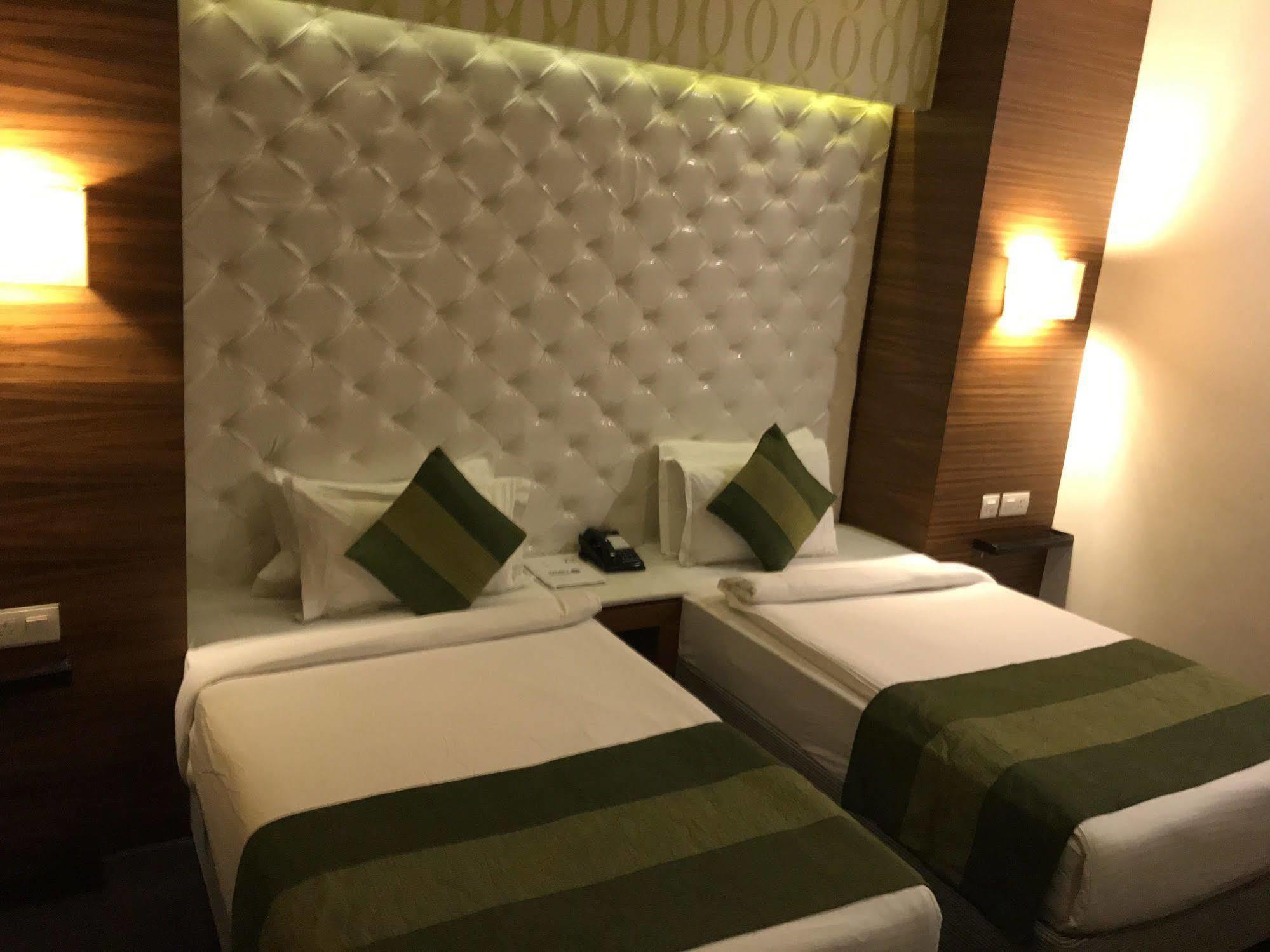 Hotel Ivory 32 3*