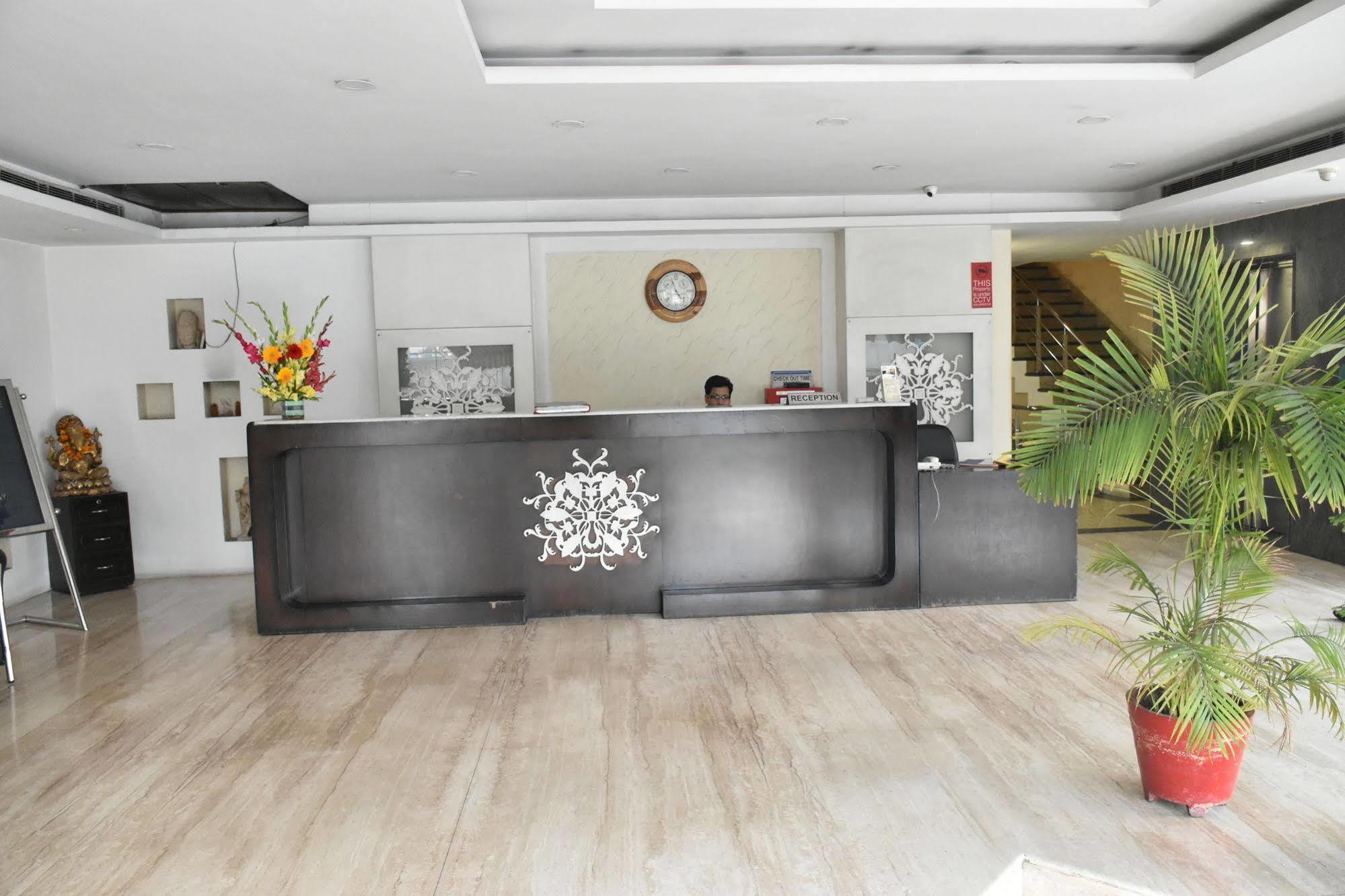 Hotel Alpine Tree New Delhi
