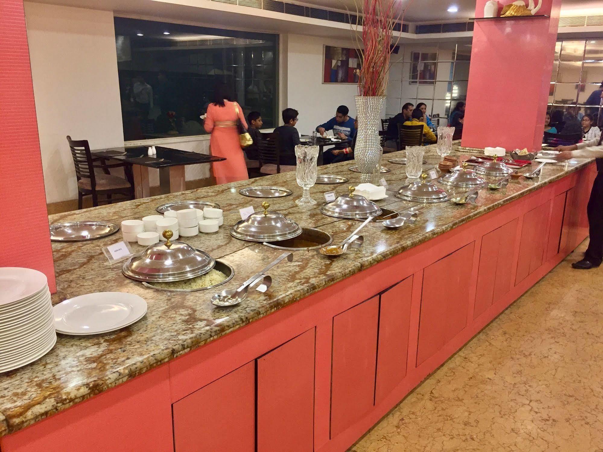 Taurus Sarovar Portico Hotel 4*