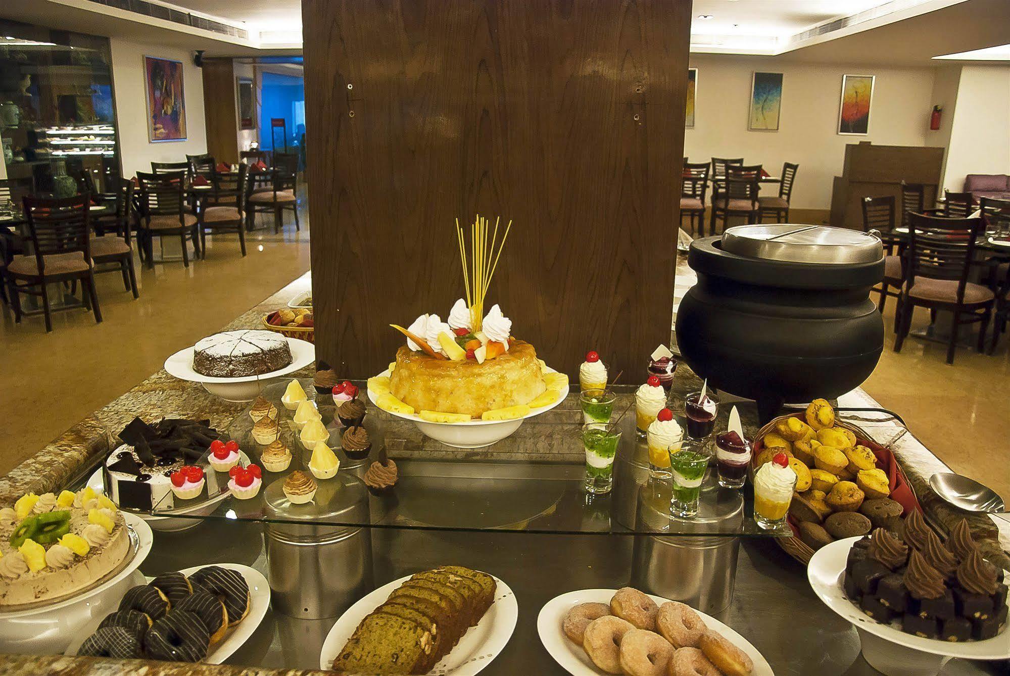 Hotel Taurus Sarovar Portico 4*