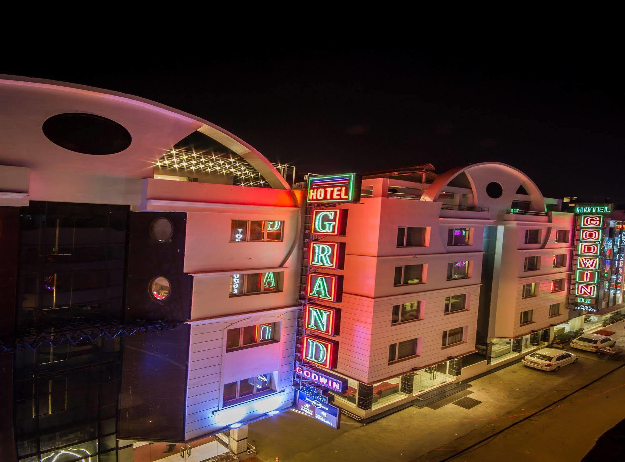 Grand Godwin - Complimentary Airport Pickup -near Ndls Railway Stn Hotel