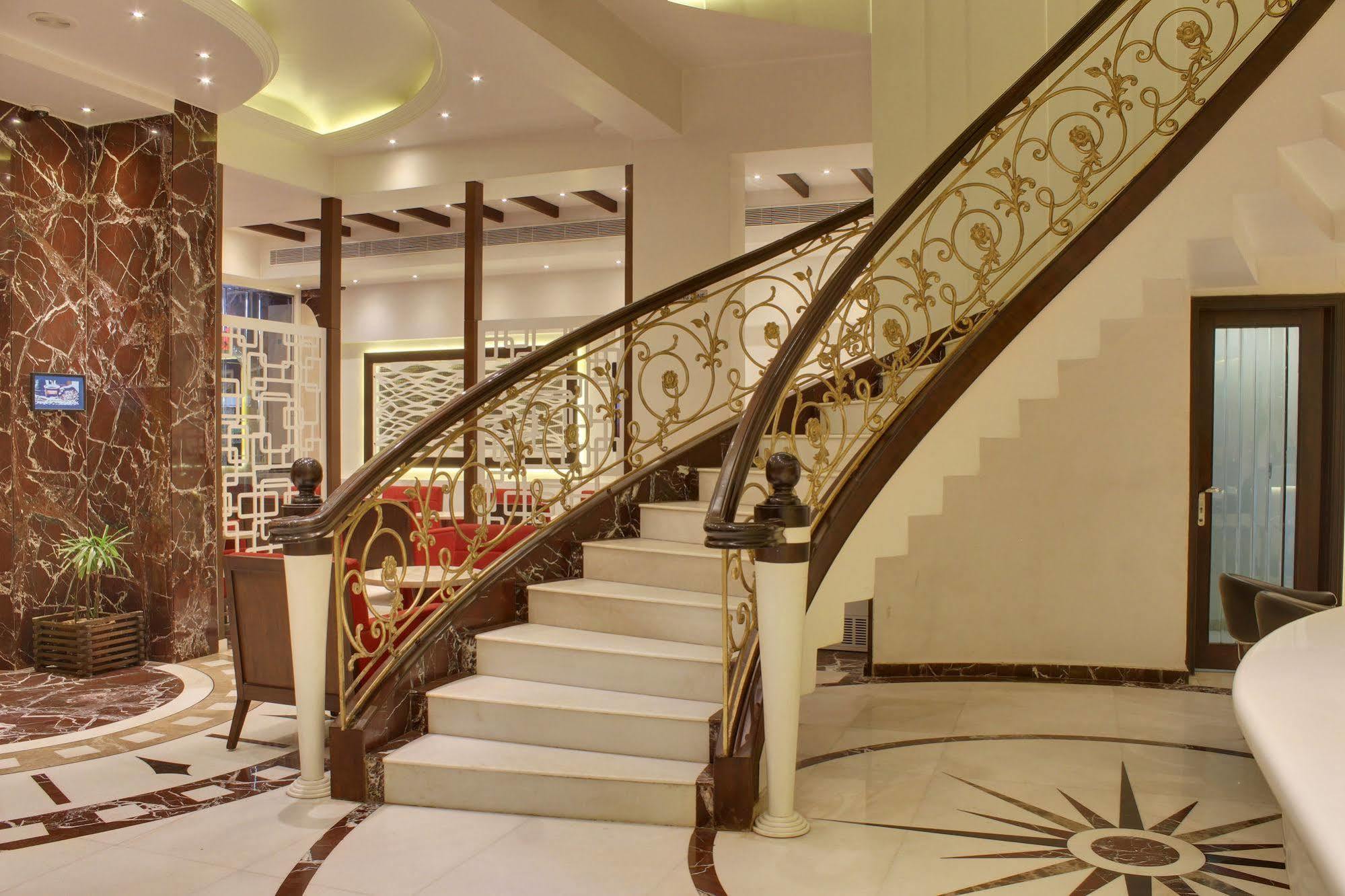 Grand Godwin - Complimentary Airport Pickup -near Ndls Railway Stn Nova Deli