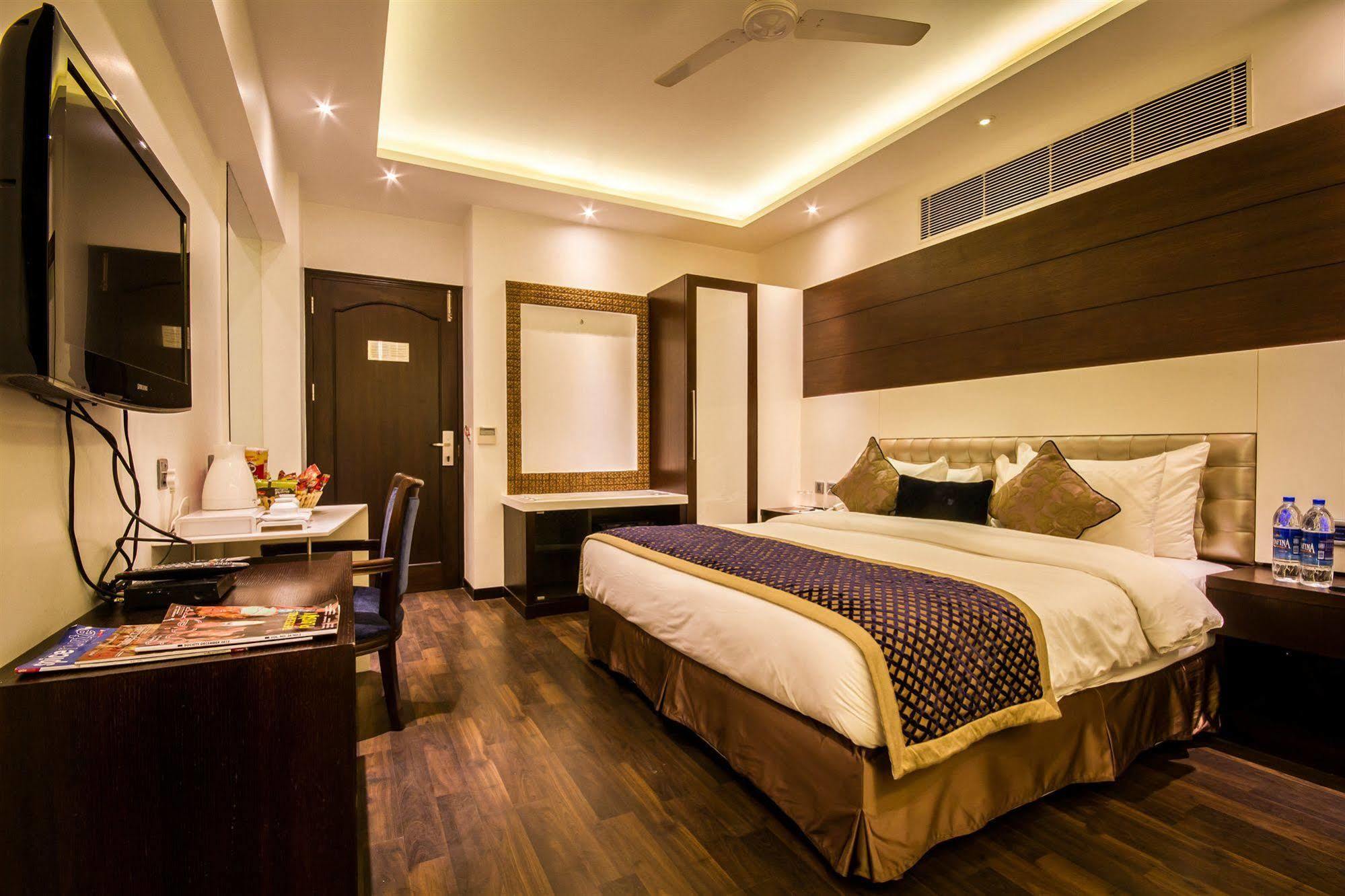 Grand Godwin - Complimentary Airport Pickup -near Ndls Railway Stn