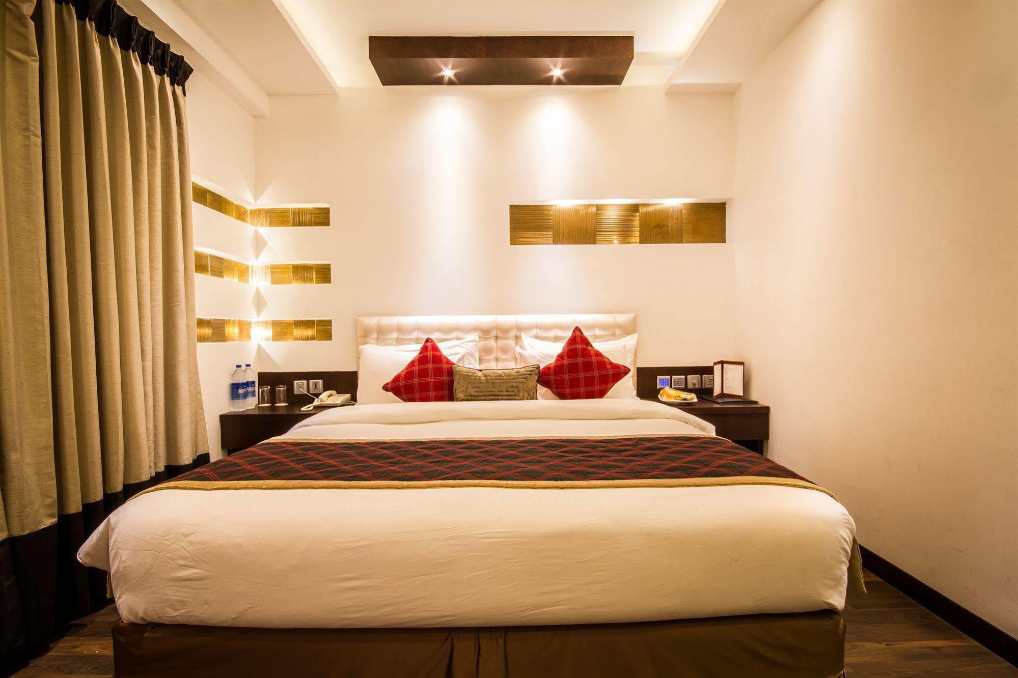 Grand Godwin - Complimentary Airport Pickup -near Ndls Railway Stn Nova Deli