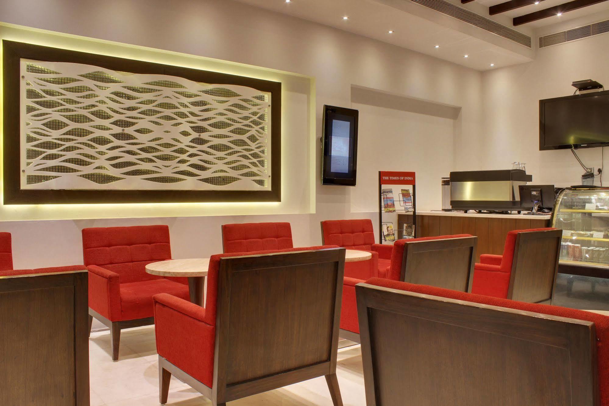 Grand Godwin - Complimentary Airport Pickup -near Ndls Railway Stn 4*