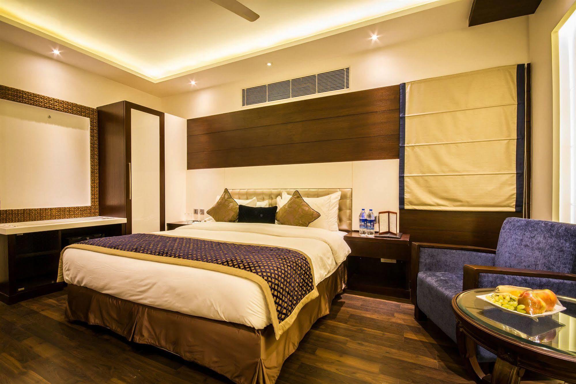 Grand Godwin - Complimentary Airport Pickup -near Ndls Railway Stn Hotel 4*