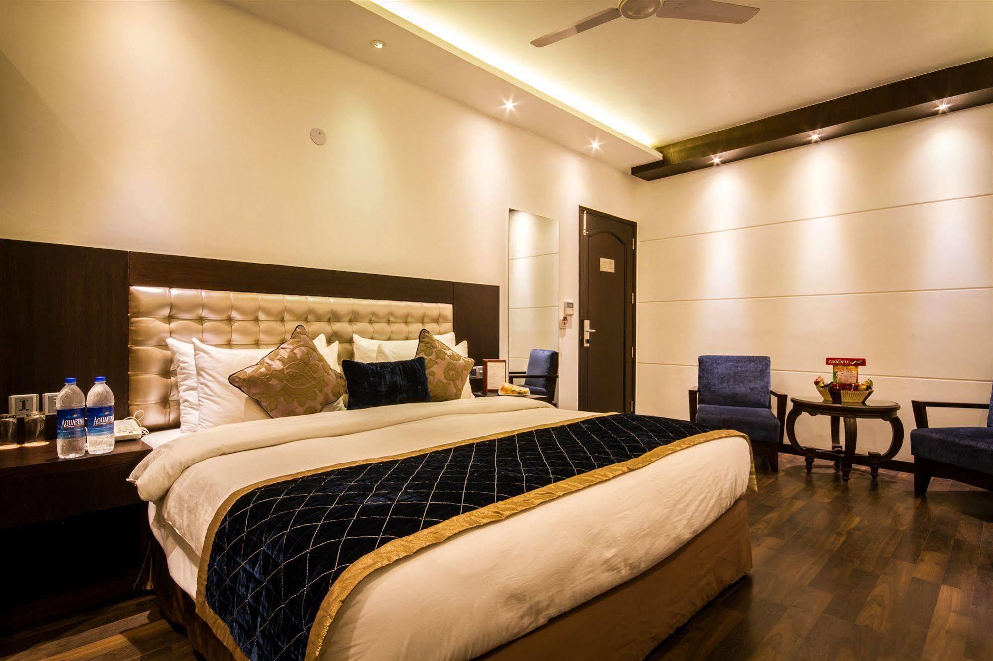 Grand Godwin - Complimentary Airport Pickup -near Ndls Railway Stn Hotel Nova Deli