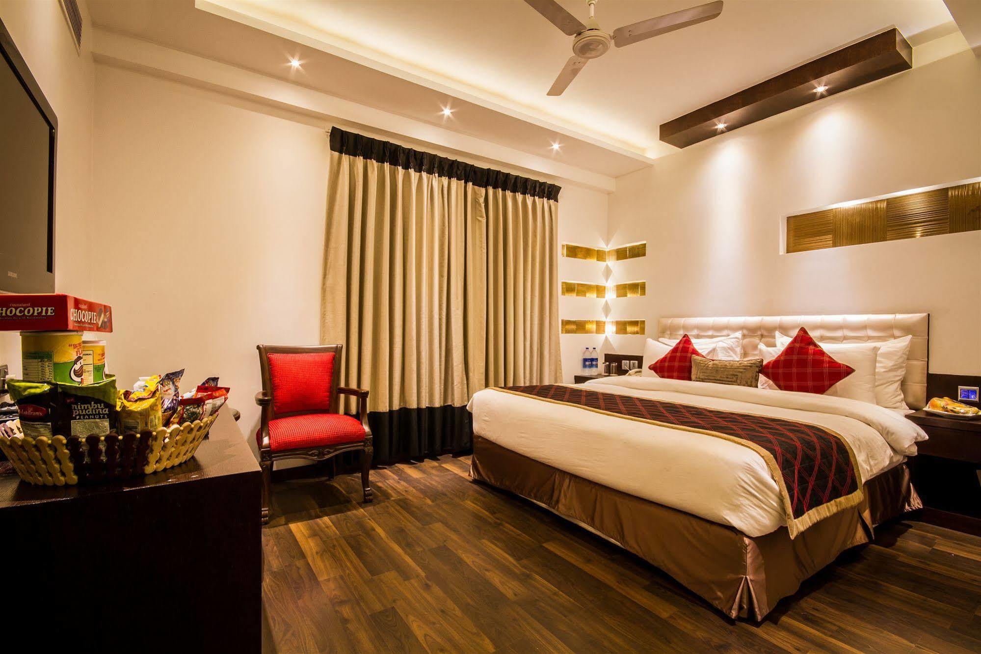 Grand Godwin - Complimentary Airport Pickup -near Ndls Railway Stn Hotel 4*