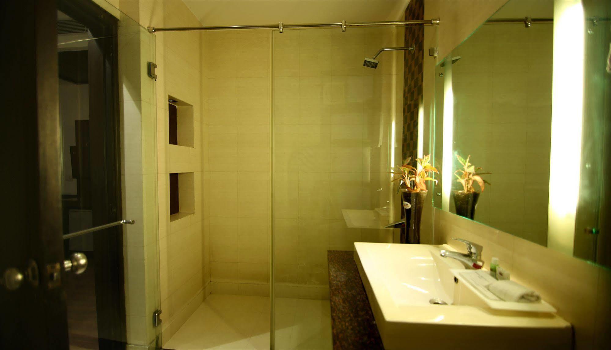 Hotel The Prime Balaji Deluxe At Railway Station - Free Airport Pickup 4*