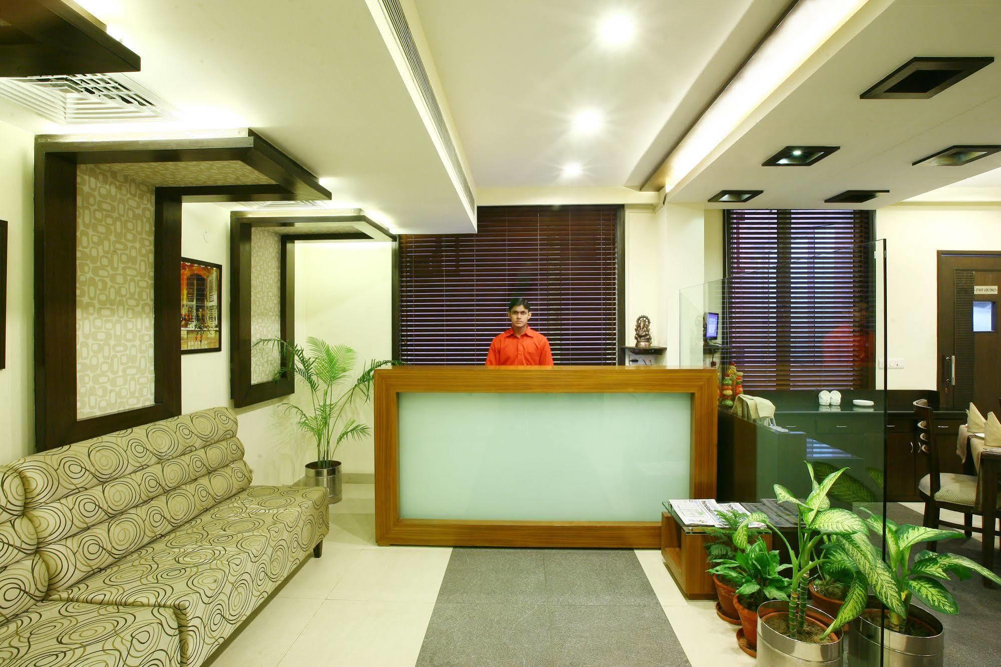 Karon - Lajpat Nagar Hotel